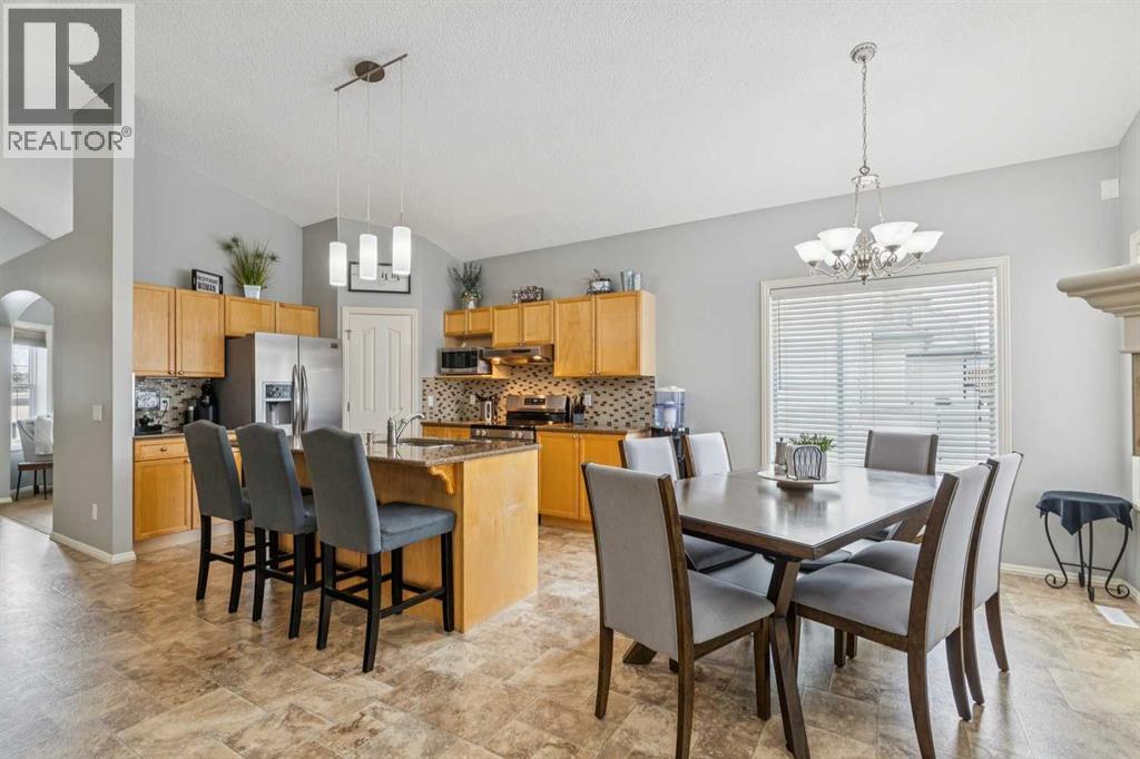 328 Cove Road, Chestermere, Alberta  T1X 1L5 - Photo 9 - A2330260