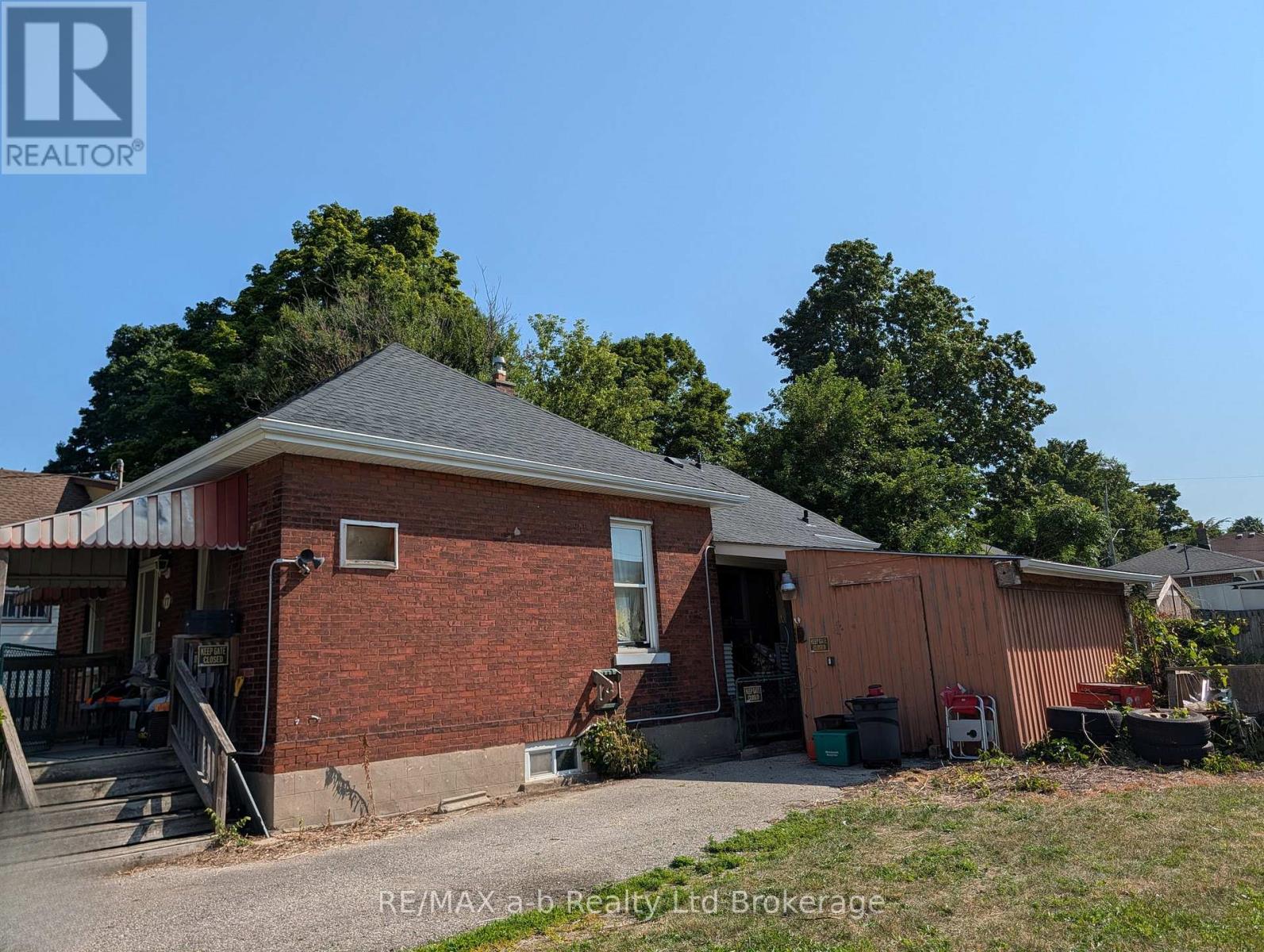 77 Hincks Street, Woodstock, Ontario N4S 3X2 - Photo 2 - X13635178
