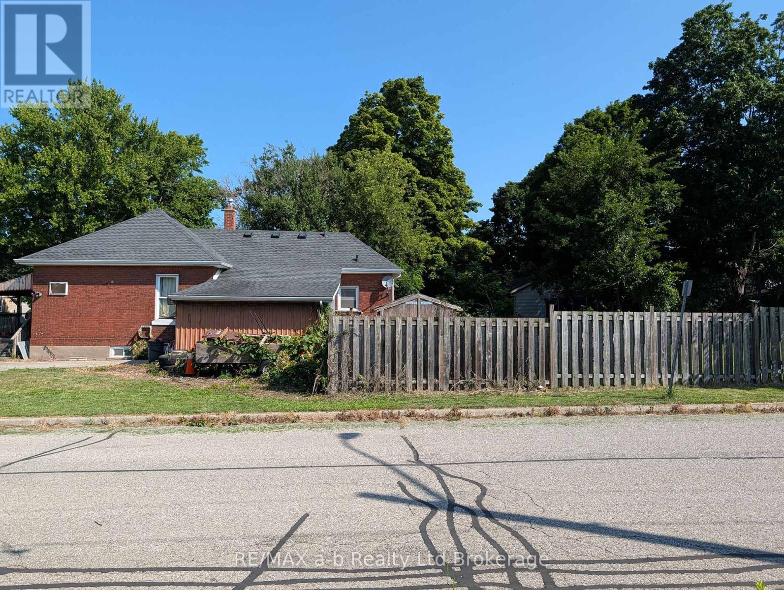 77 Hincks Street, Woodstock, Ontario N4S 3X2 - Photo 3 - X13635178