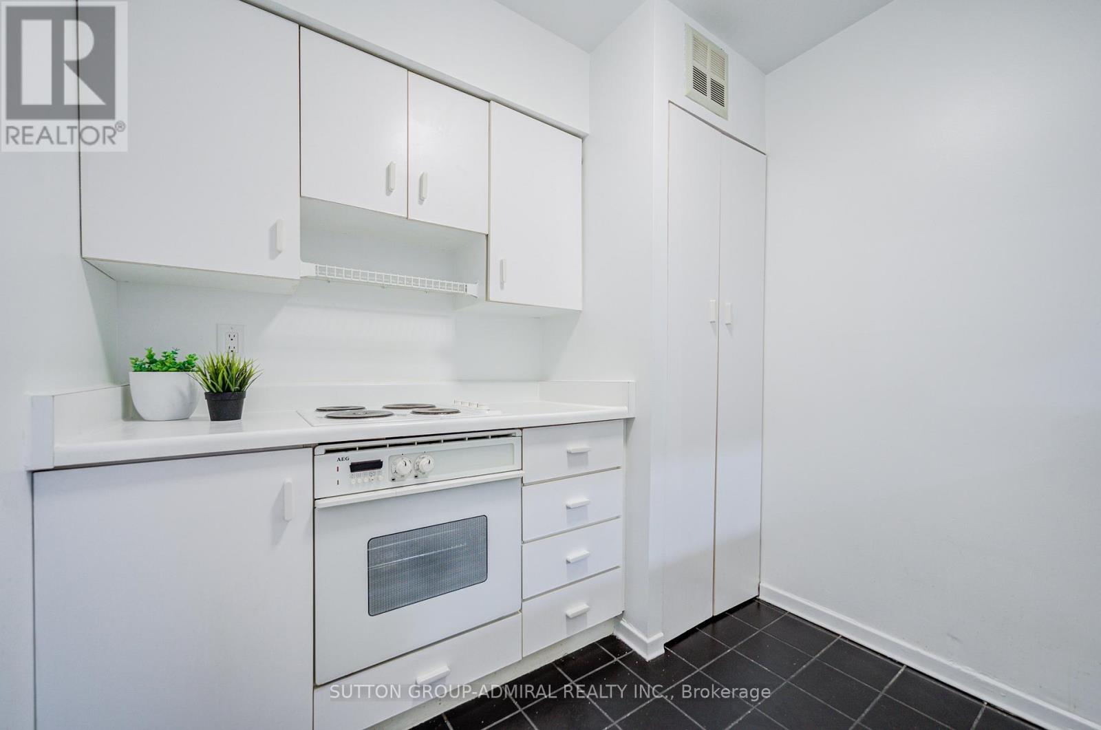 716 - 1055 Bay Street, Toronto, Ontario  M5S 3A3 - Photo 13 - C13635220