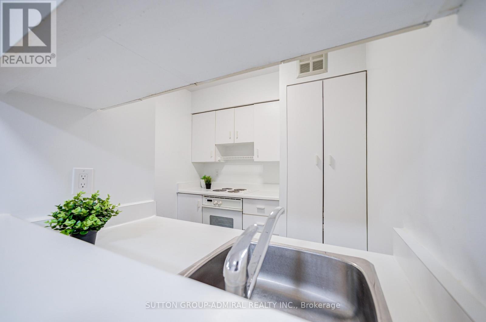 716 - 1055 Bay Street, Toronto, Ontario  M5S 3A3 - Photo 15 - C13635220