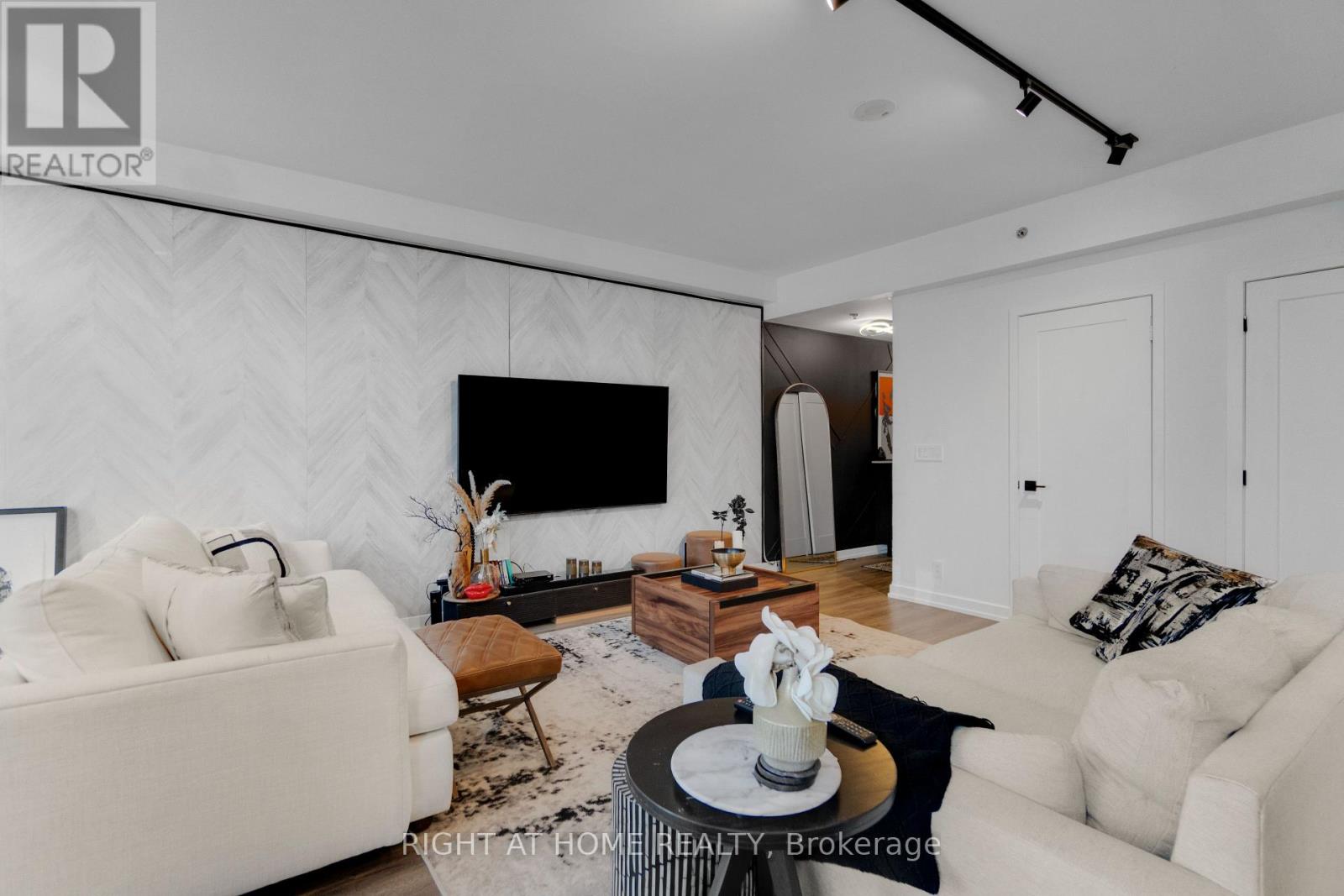 Lph01 - 21 Nelson Street, Toronto, Ontario M5V 3H9 - Photo 11 - C13635258