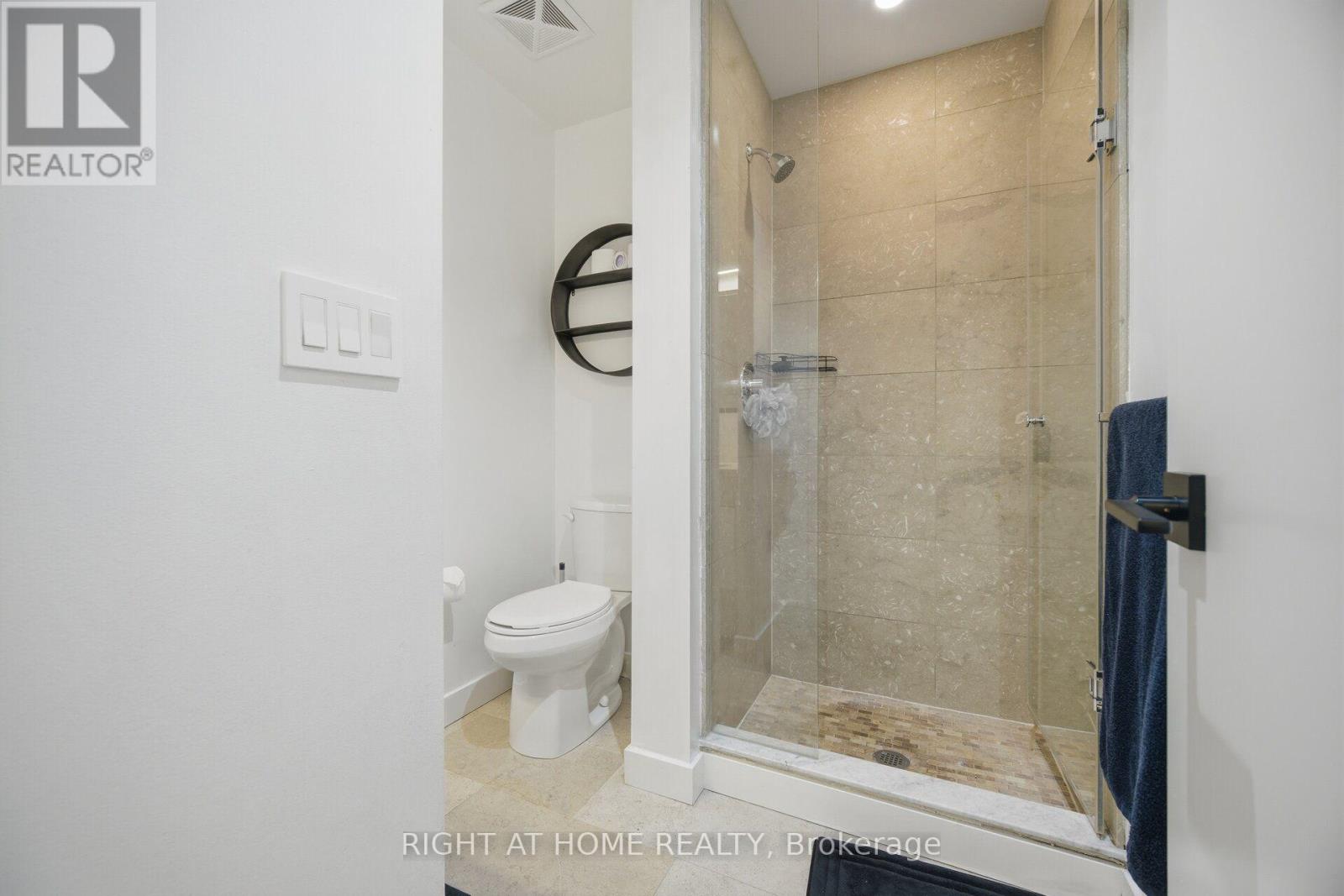 Lph01 - 21 Nelson Street, Toronto, Ontario M5V 3H9 - Photo 38 - C13635258