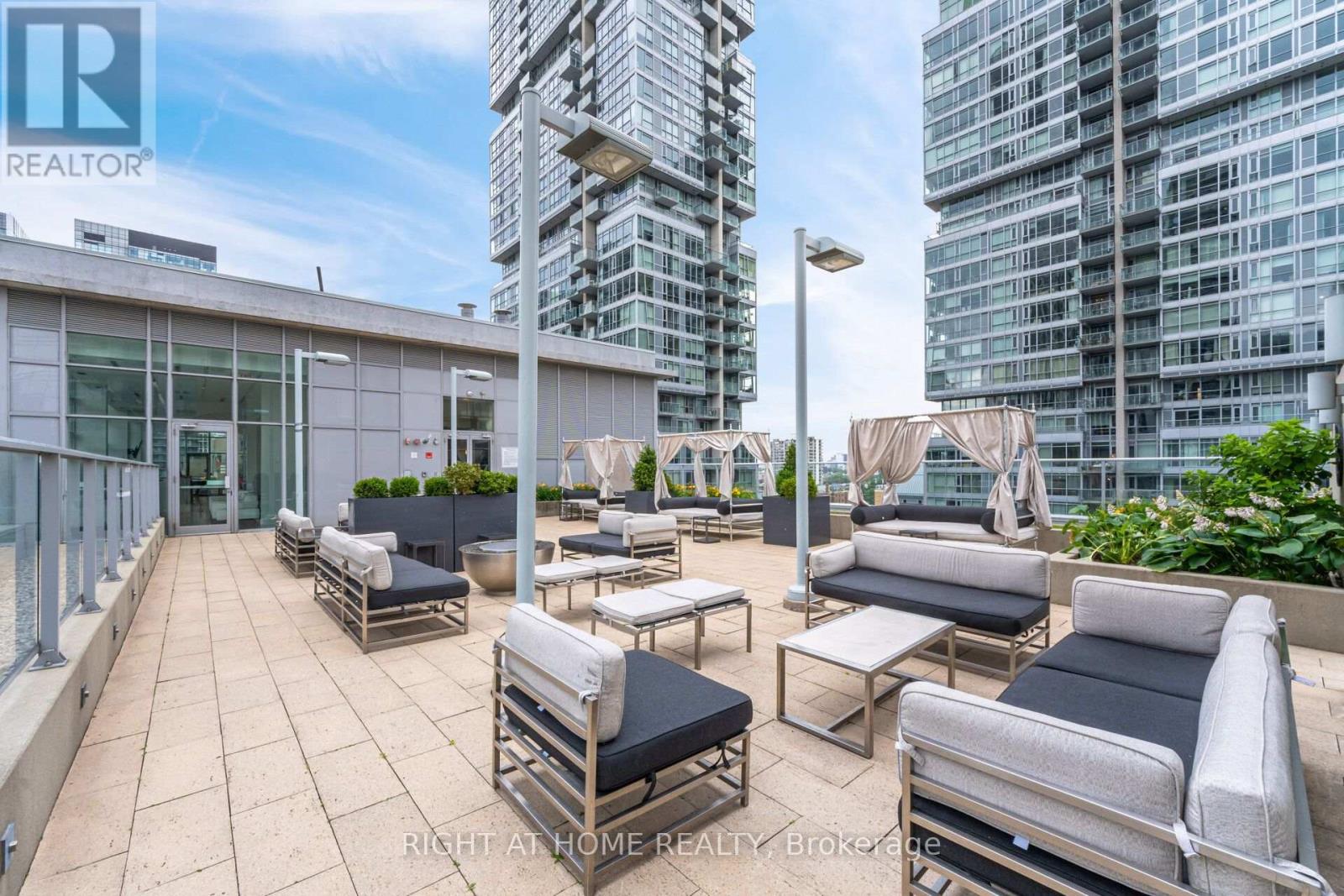 Lph01 - 21 Nelson Street, Toronto, Ontario M5V 3H9 - Photo 45 - C13635258
