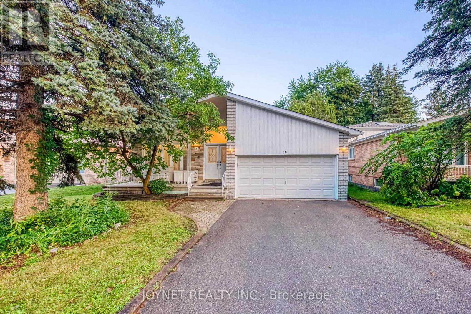 <div class="slider-price">$1,249,000</div><p>18 Bruce Farm Drive, Toronto, Ontario</p>
