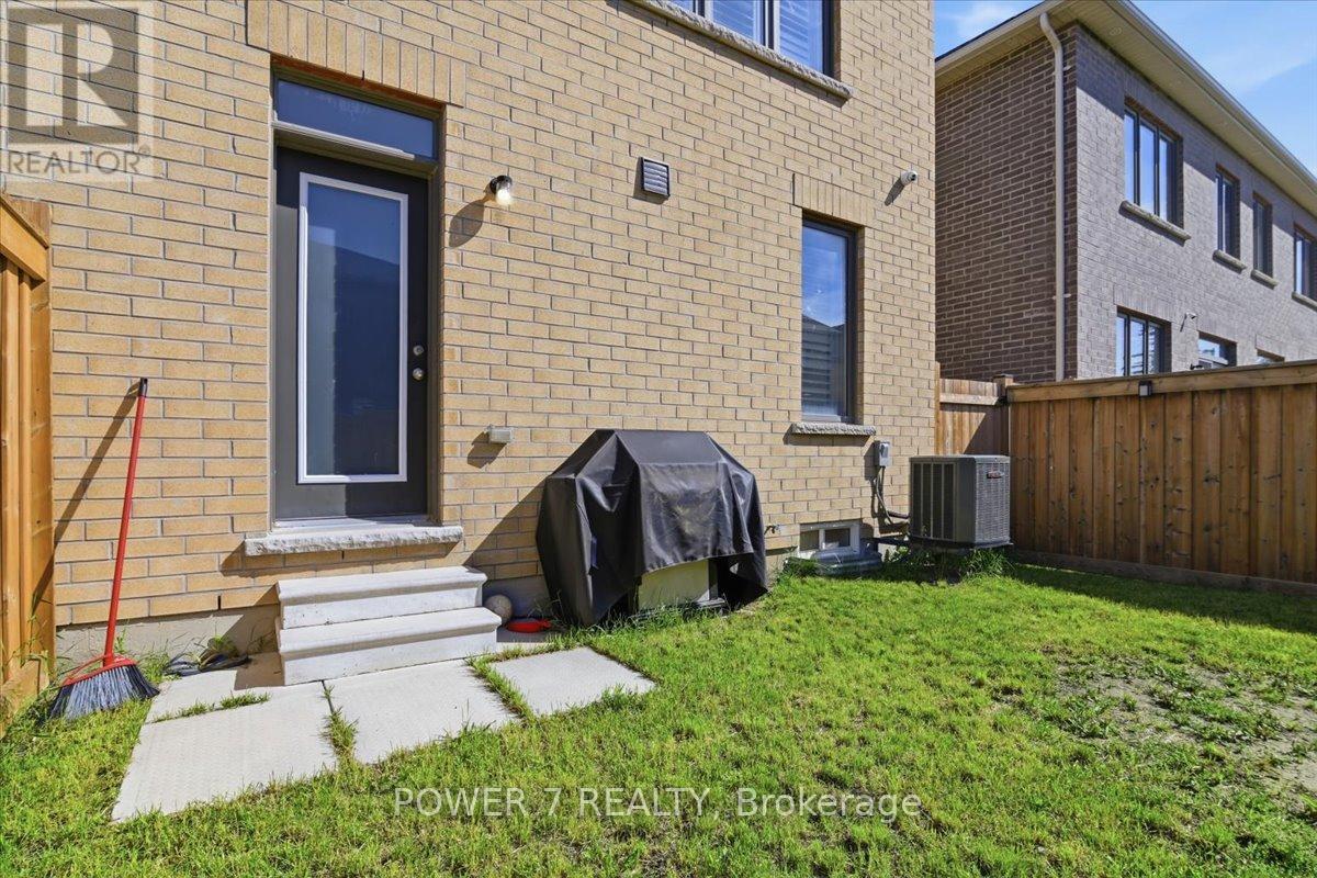94 Conarty Crescent, Whitby, Ontario L1P 0L4 - Photo 29 - E13635200