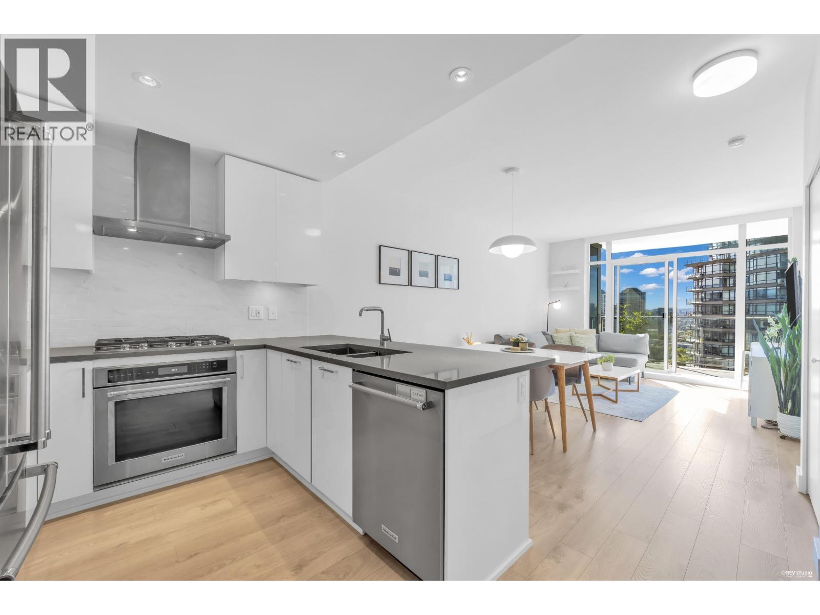 1701 1788 Gilmore Avenue, Burnaby, British Columbia  V5C 0L5 - Photo 1 - R3152097
