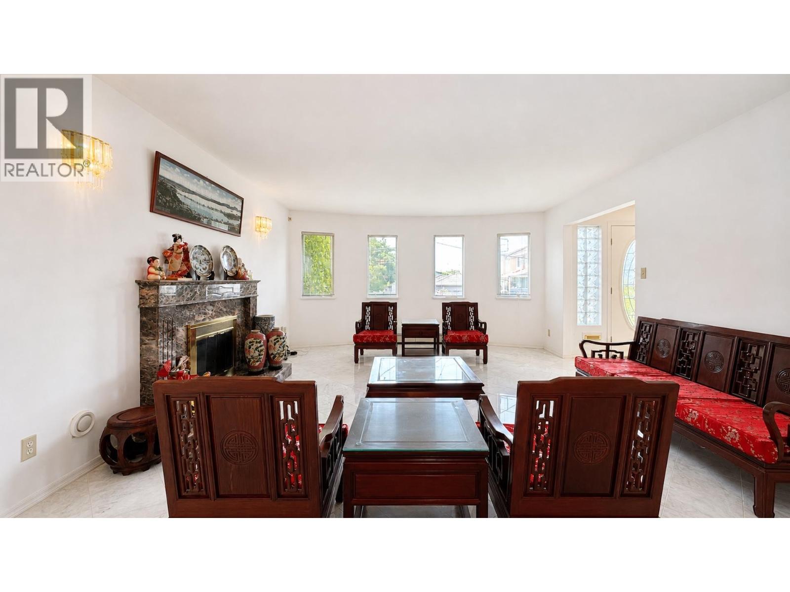 4925 Sidley Street, Burnaby, British Columbia  V5J 1T6 - Photo 3 - R3152090