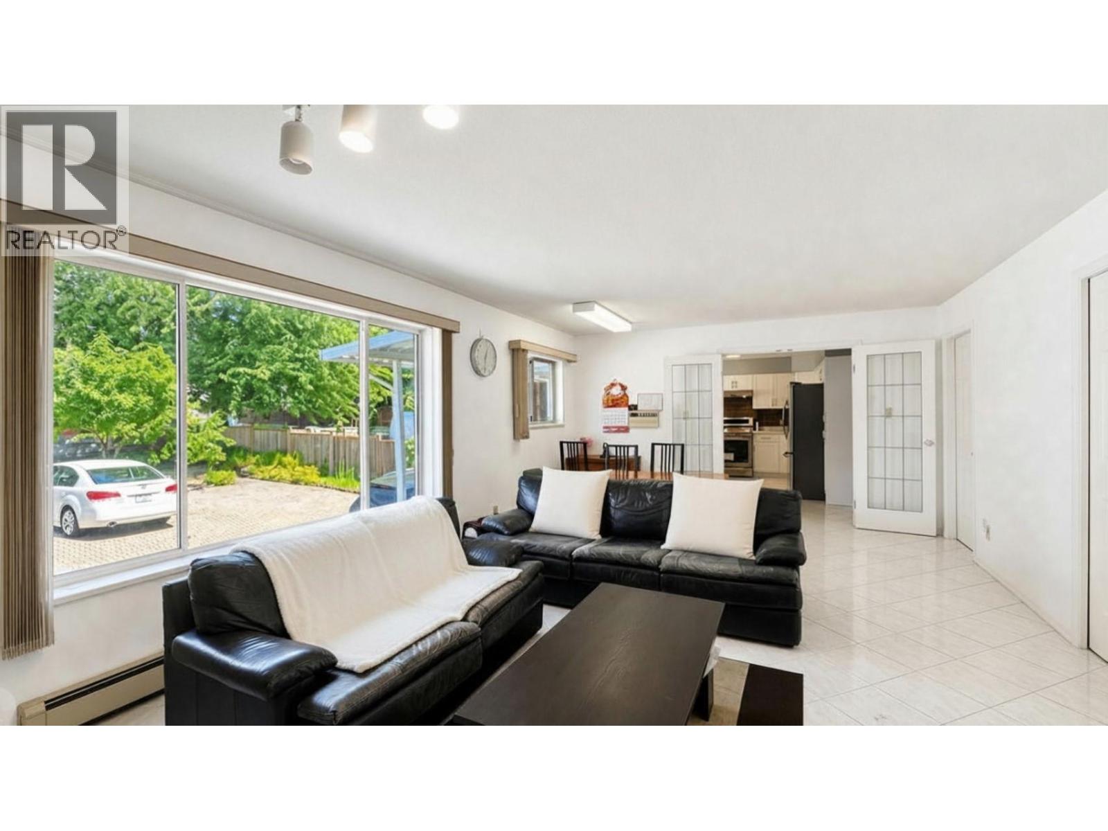 4925 Sidley Street, Burnaby, British Columbia  V5J 1T6 - Photo 7 - R3152090