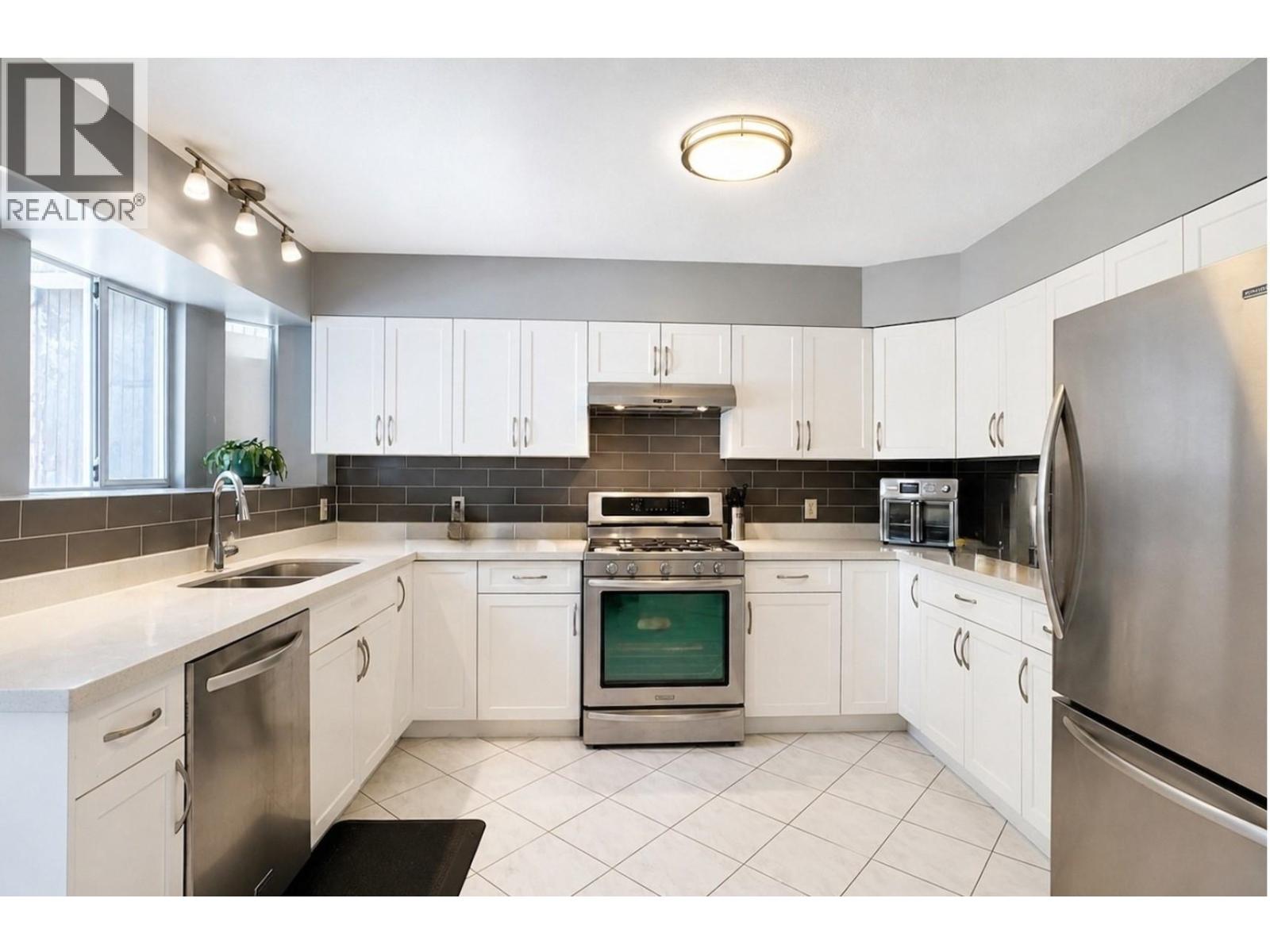 4925 Sidley Street, Burnaby, British Columbia  V5J 1T6 - Photo 9 - R3152090