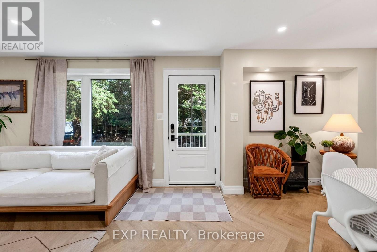 1 Aird Court, Georgina, Ontario  L0E 1A0 - Photo 4 - N13635126