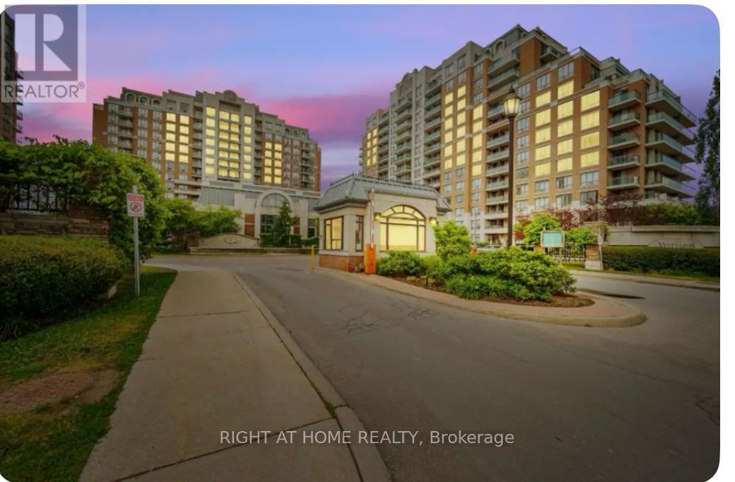 901 - 330 RED MAPLE ROAD W