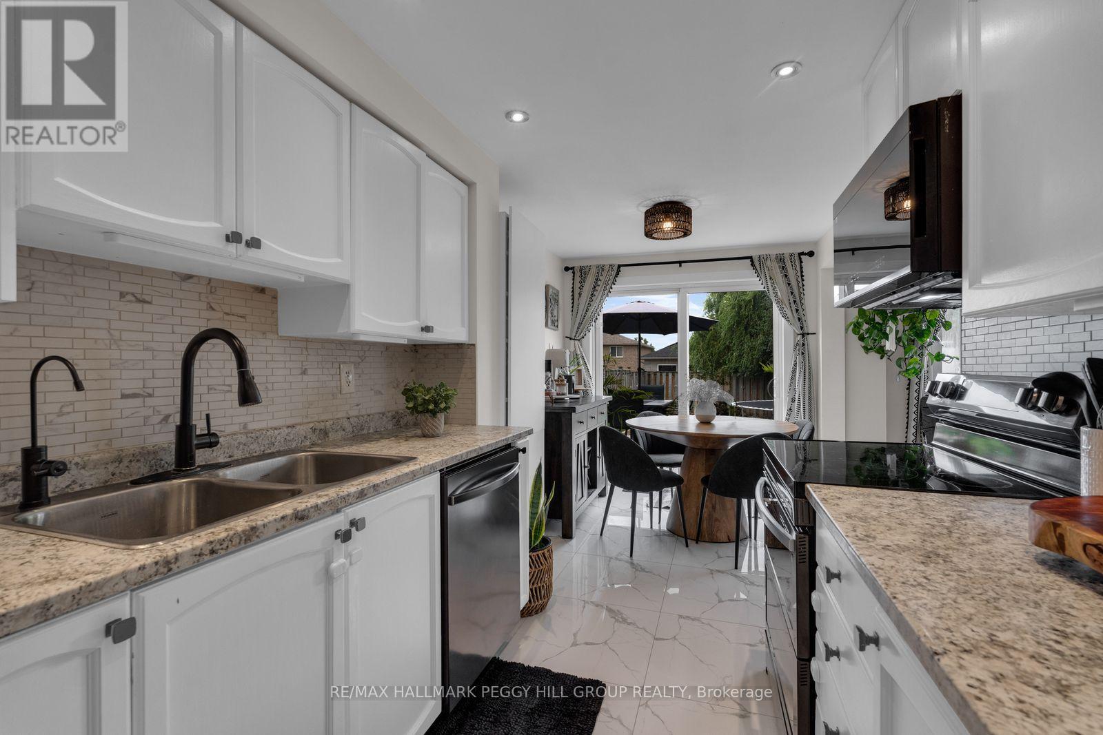 195 Dunsmore Lane, Barrie (Georgian Drive), Ontario  L4M 6Z8 - Photo 4 - S13635188