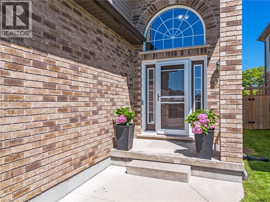 135 Broadoaks Drive, Cambridge, Ontario  N1T 0A9 - Photo 3 - 40852788