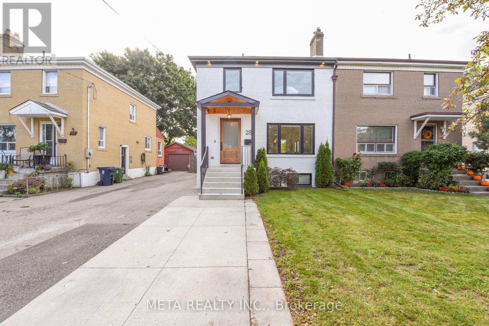 28 Connorvale Avenue, Toronto, Ontario  M8W 4A1 - Photo 2 - W13635230