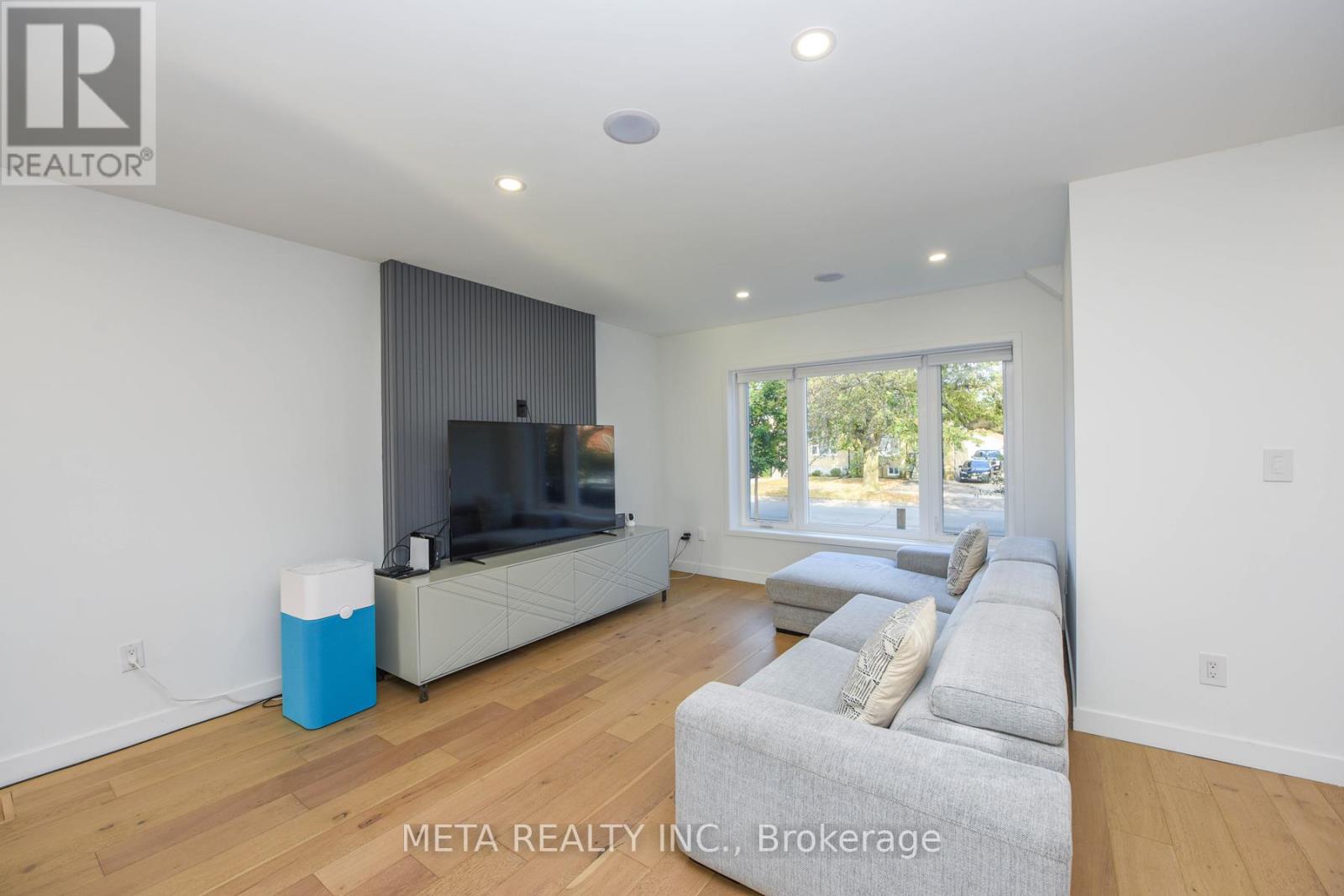 28 Connorvale Avenue, Toronto, Ontario  M8W 4A1 - Photo 3 - W13635230
