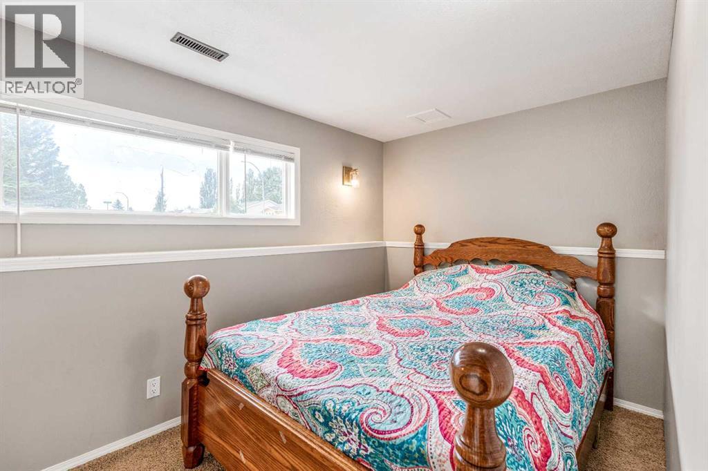 194 Mt Blakiston Road W, Lethbridge, Alberta  T1K 6M5 - Photo 29 - A2331364