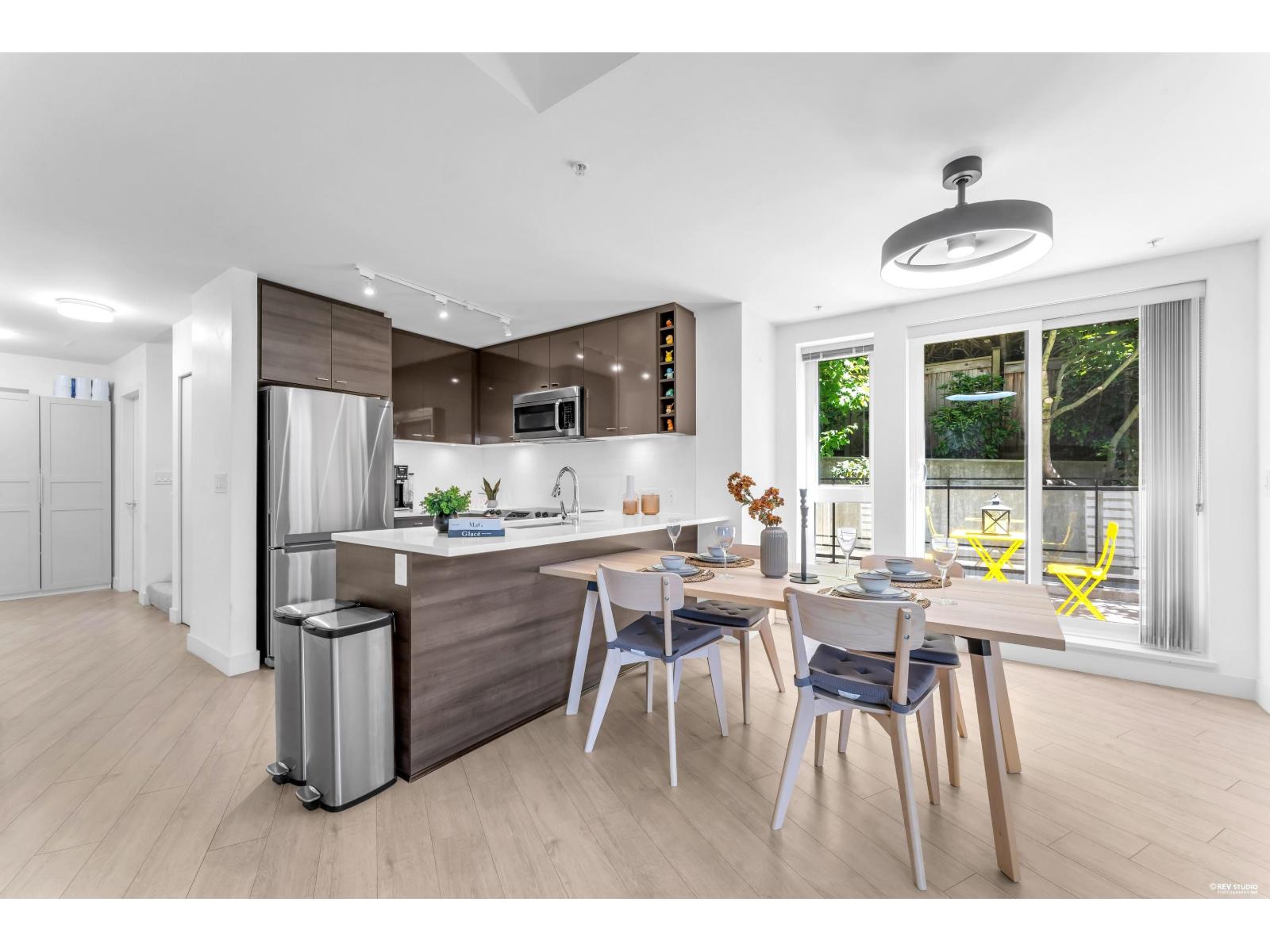 4 13931 FRASER HIGHWAY, Surrey, British Columbia