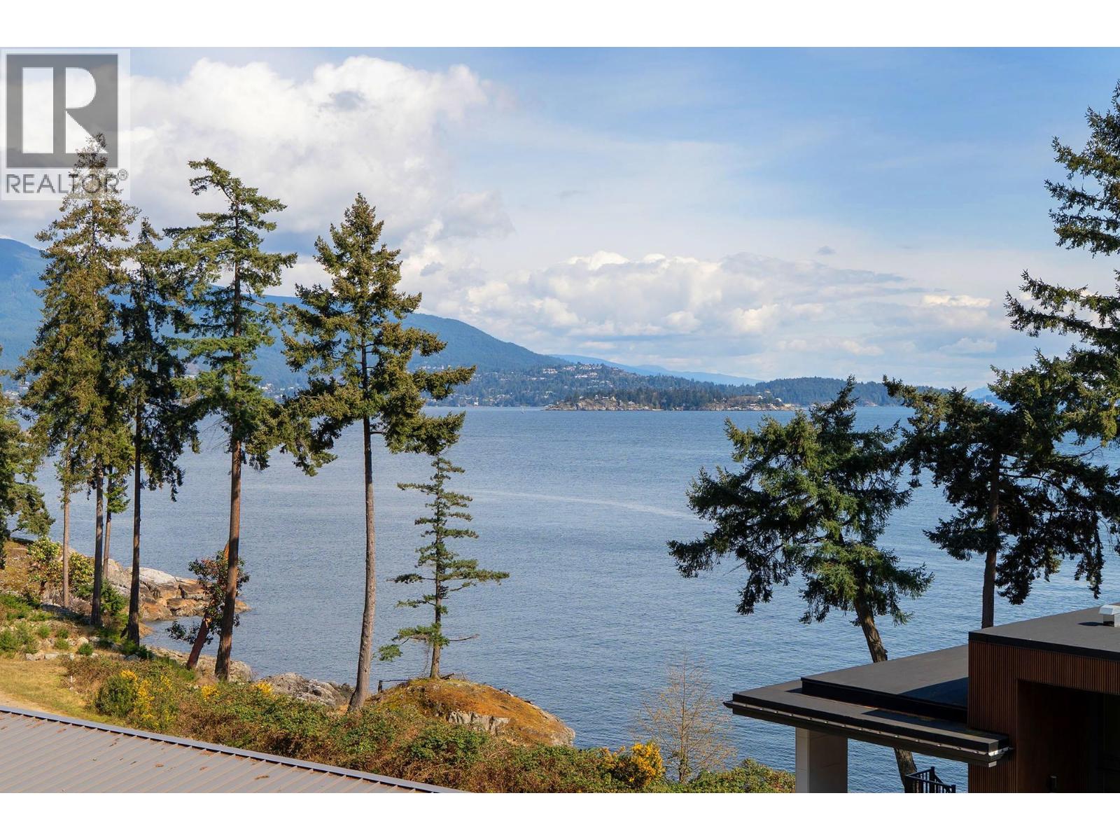 242 Shore Lane, Bowen Island, British Columbia  V0N 1G2 - Photo 2 - R3139428