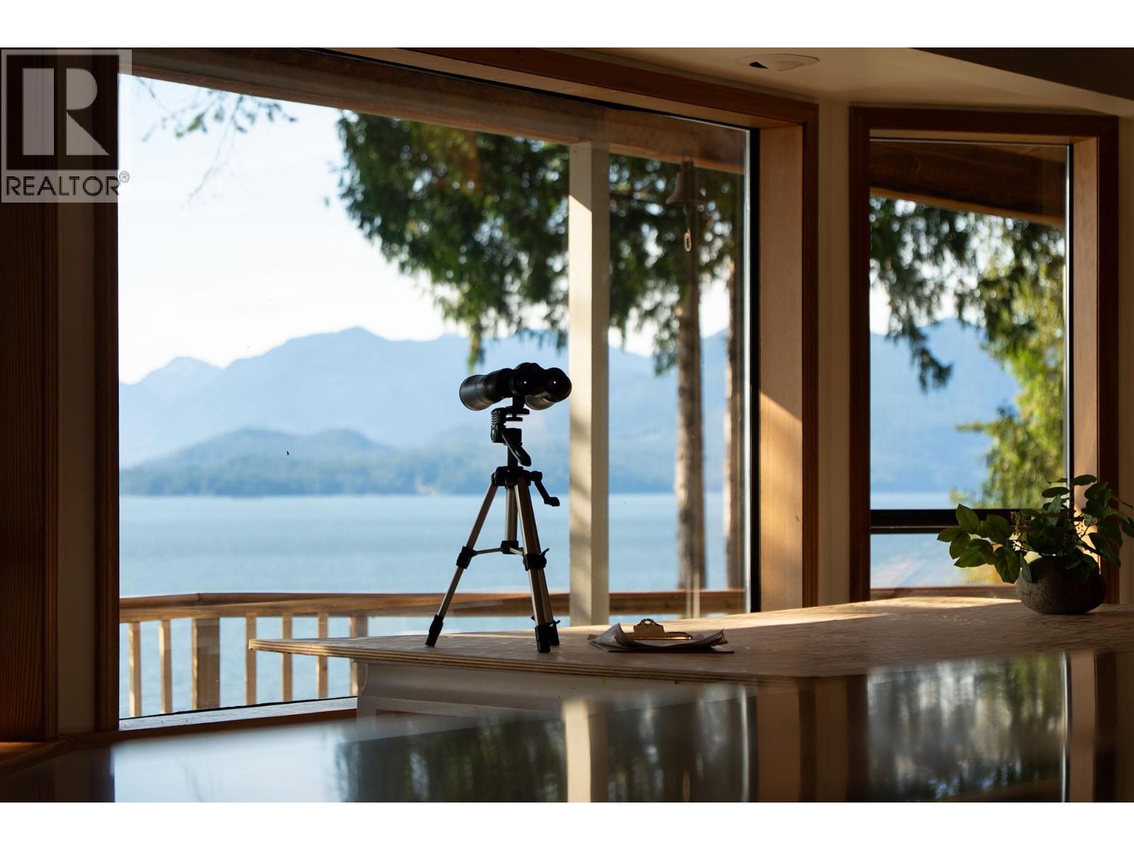990 Windjammer Road, Bowen Island, British Columbia  V0N 1G2 - Photo 3 - R3141428