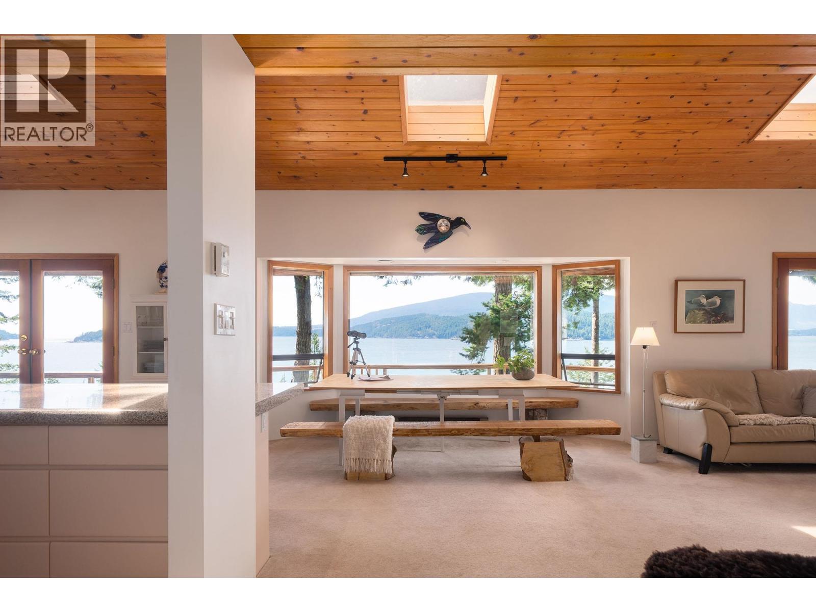 990 Windjammer Road, Bowen Island, British Columbia  V0N 1G2 - Photo 2 - R3141428