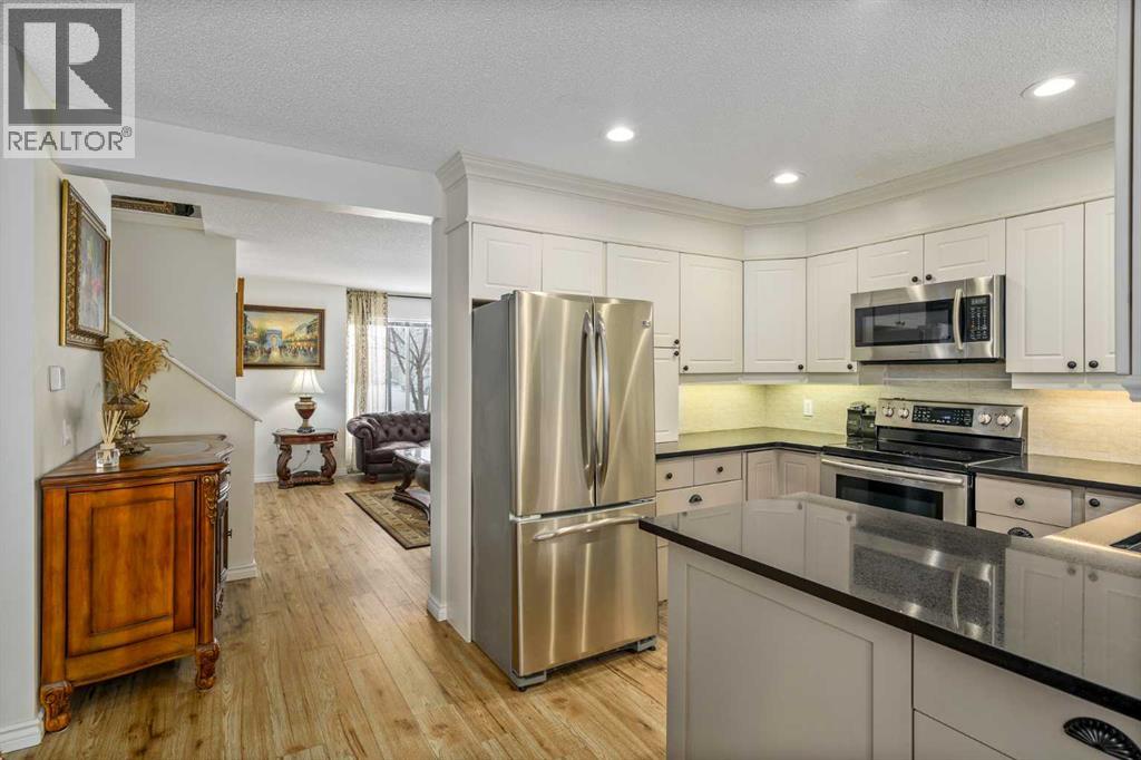 76 Sunlake Gardens Se, Calgary, Alberta T2X 3G4 - Photo 17 - A2332575