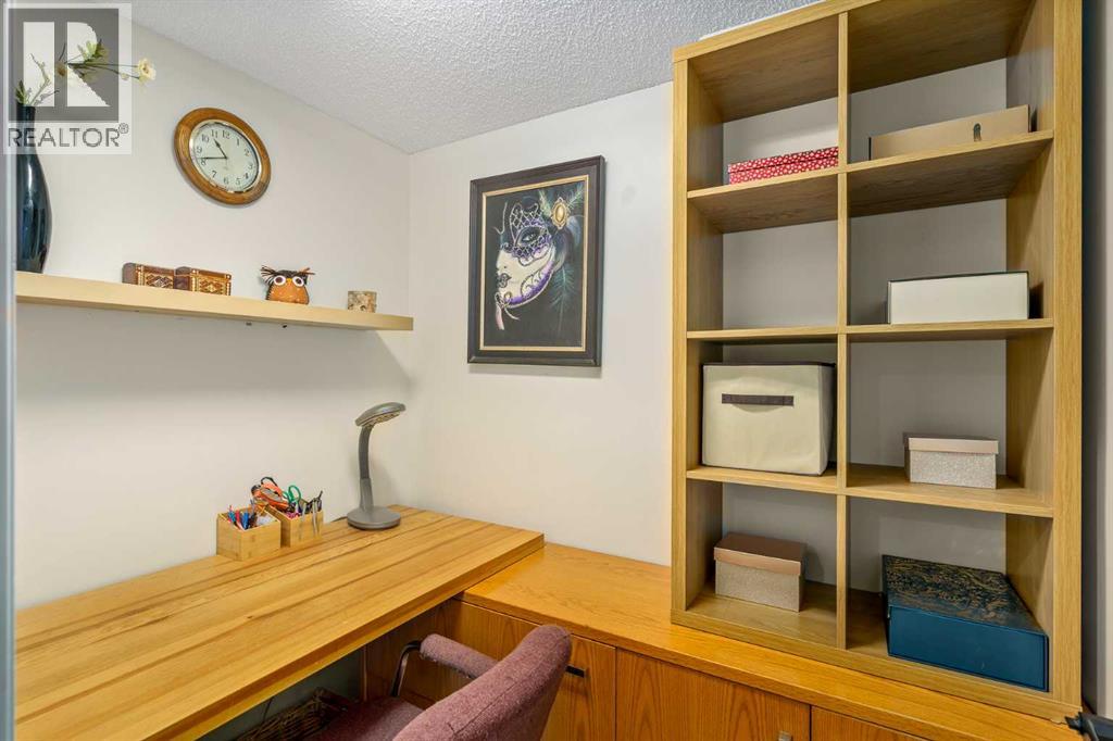 76 Sunlake Gardens Se, Calgary, Alberta T2X 3G4 - Photo 33 - A2332575