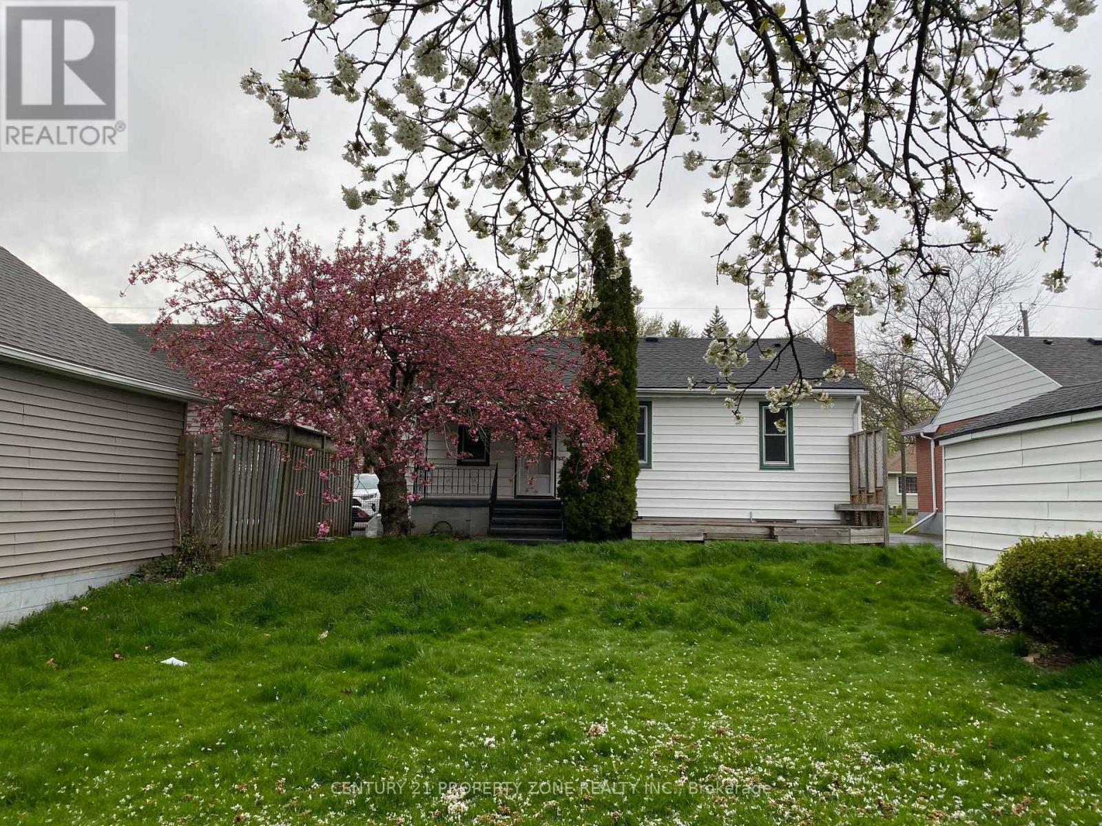 6300 Corwin Crescent, Niagara Falls, Ontario  L2G 2M1 - Photo 2 - X13635190