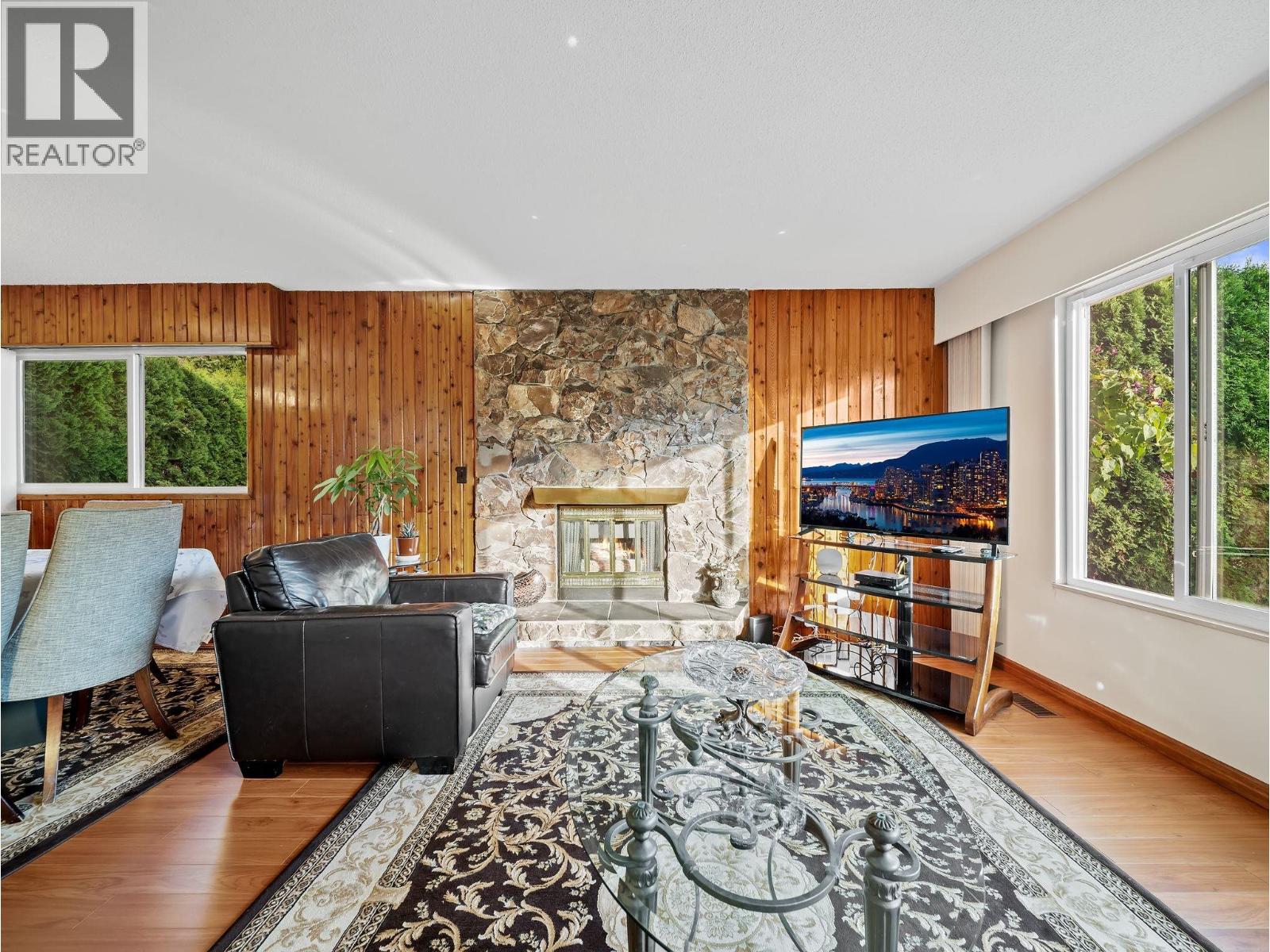 667 Cypress Street, Coquitlam, British Columbia  V3J 6L3 - Photo 9 - R3151586