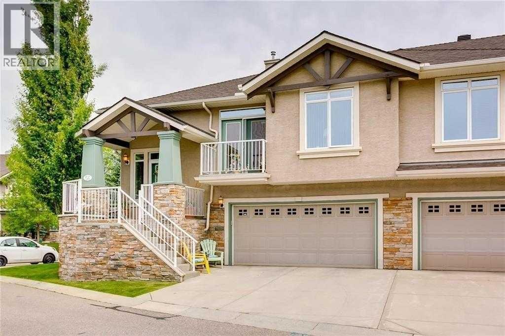 56 Discovery Woods Villas SW, Calgary, Alberta  T3H 5A7 - Photo 4 - A2334494