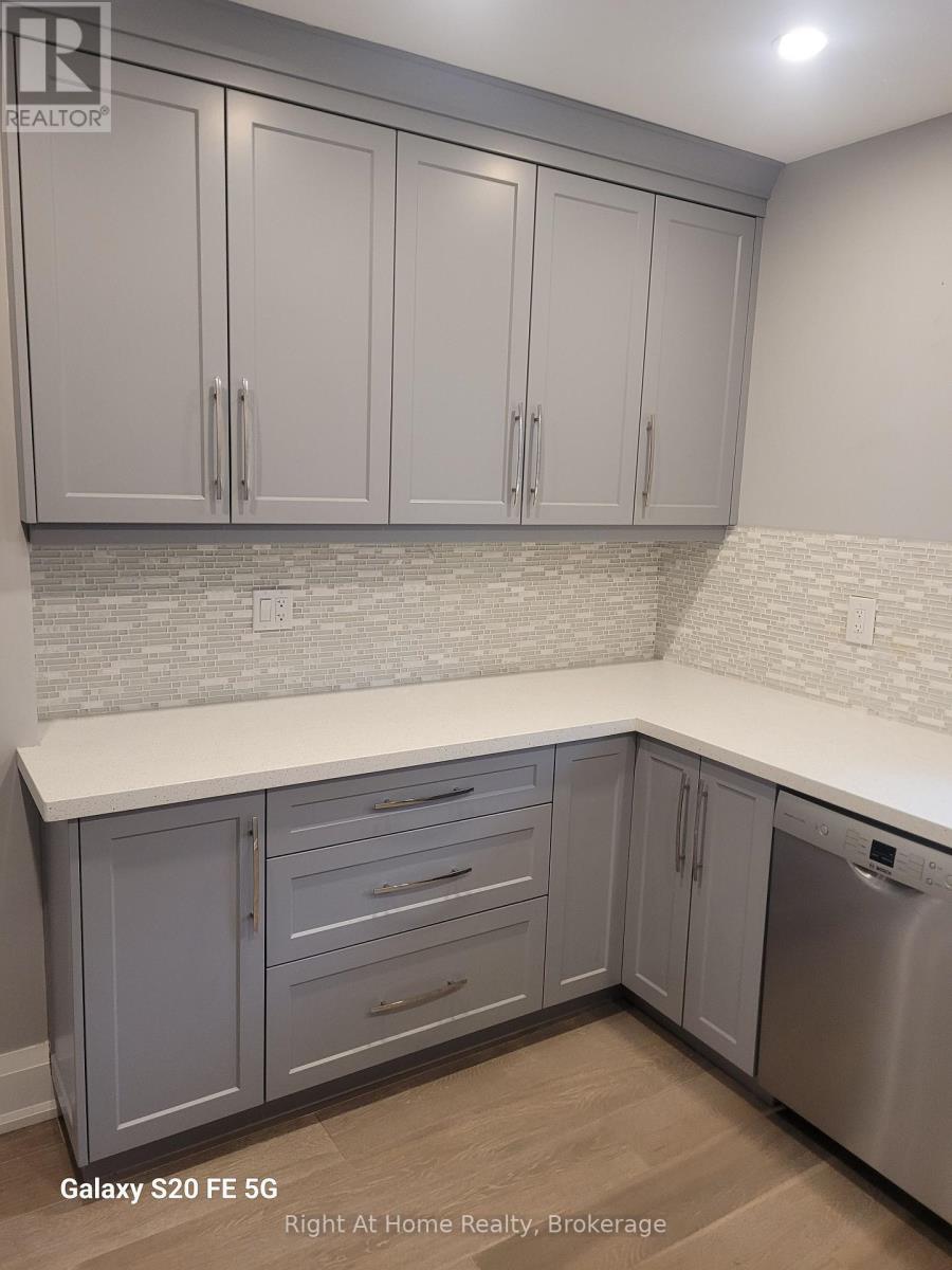 517 Runnymede Road, Toronto, Ontario  M6S 2Z8 - Photo 3 - W13574844