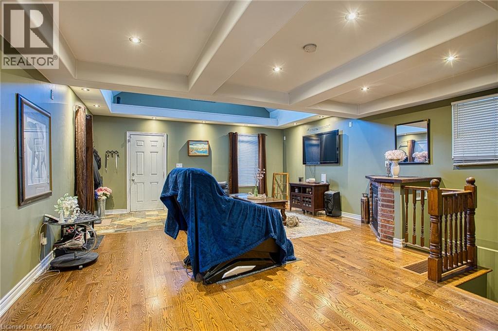 227 Beach Road, Hamilton, Ontario  L8L 4A9 - Photo 5 - 40852849