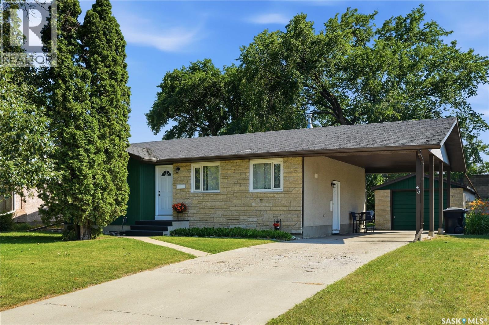 43 Columbia Drive, Saskatoon, Saskatchewan  S7K 1E6 - Photo 1 - SK044460