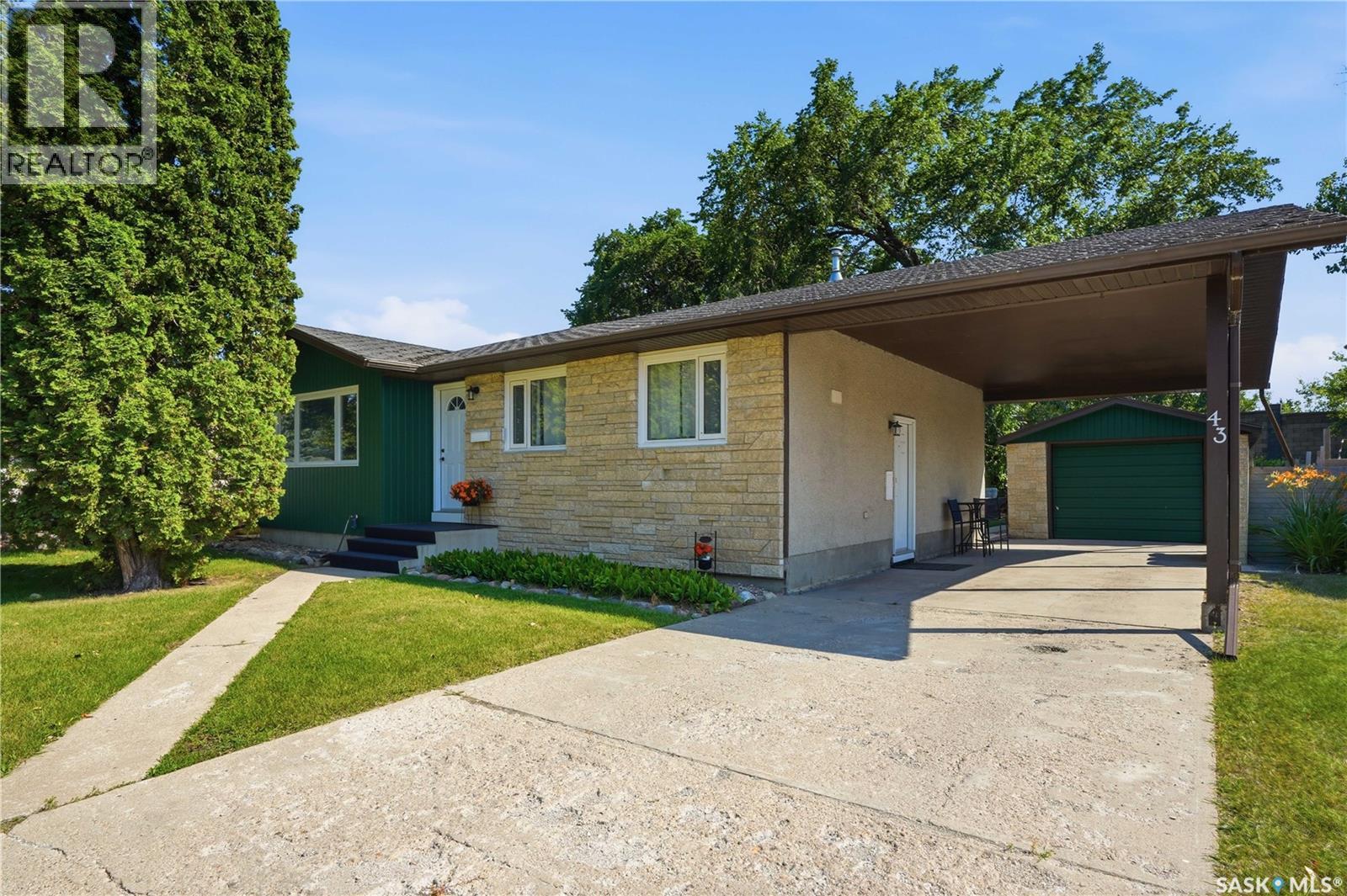43 Columbia Drive, Saskatoon, Saskatchewan  S7K 1E6 - Photo 2 - SK044460
