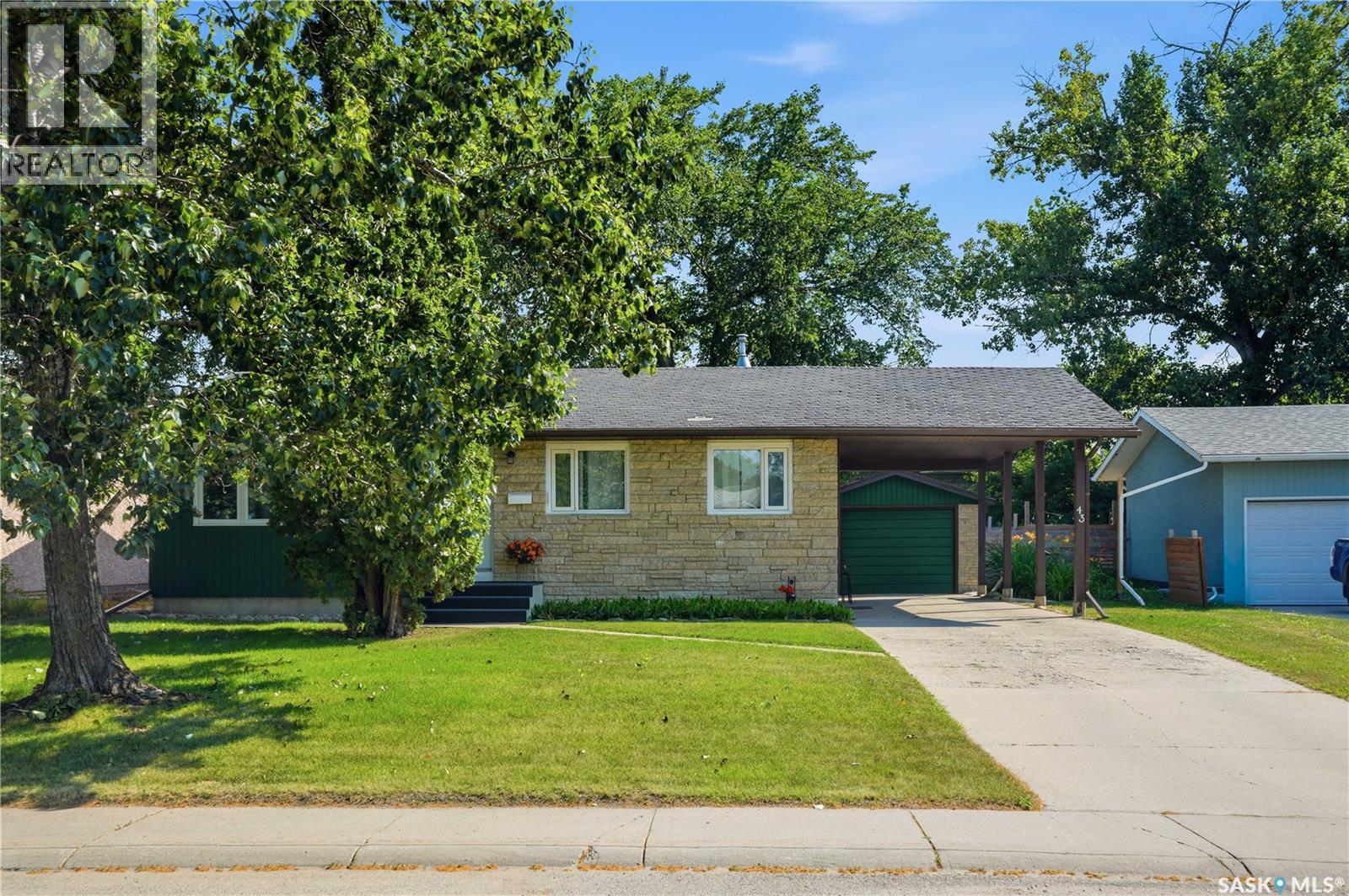 43 Columbia Drive, Saskatoon, Saskatchewan  S7K 1E6 - Photo 3 - SK044460