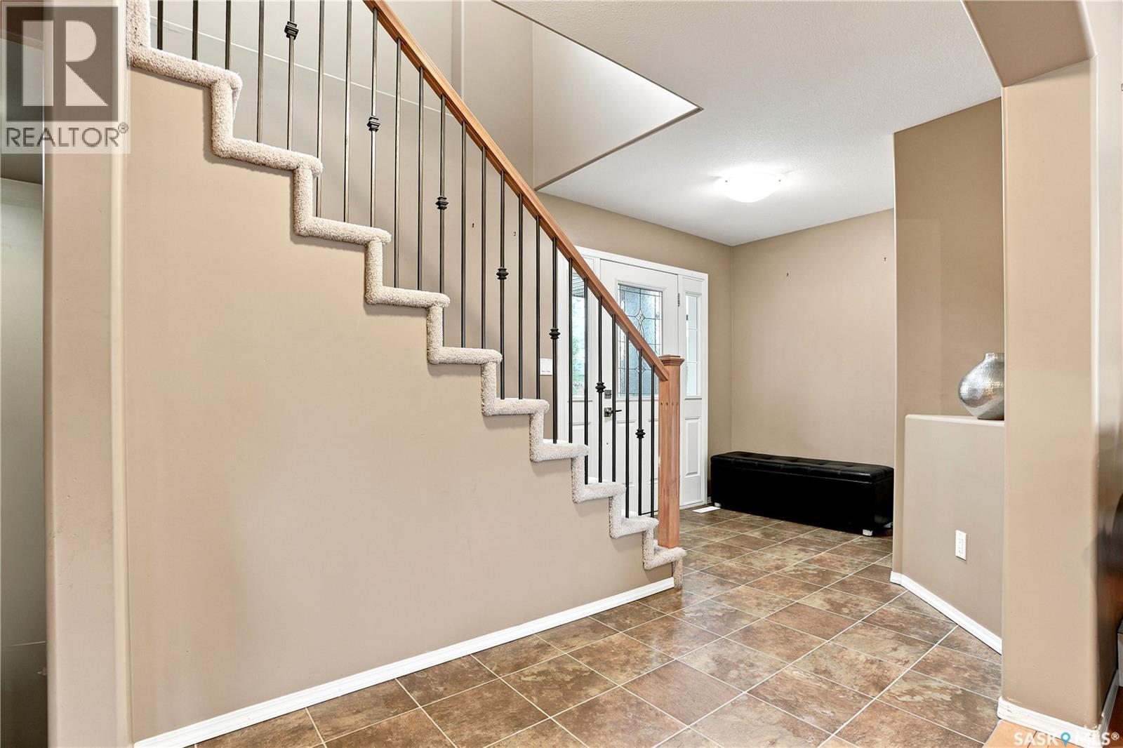 110 Stepney Crescent, Saskatoon, Saskatchewan  S7T 0A5 - Photo 3 - SK044416