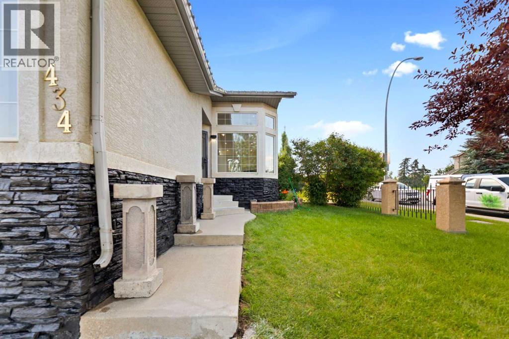 434 Harvest Grove Place NE, Calgary, Alberta  T3K 4T8 - Photo 3 - A2329734
