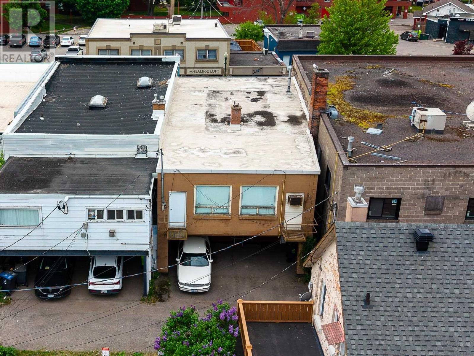 716-718 Queen St E, Sault Ste. Marie, Ontario P6A 2A9 - Photo 3 - SM261383