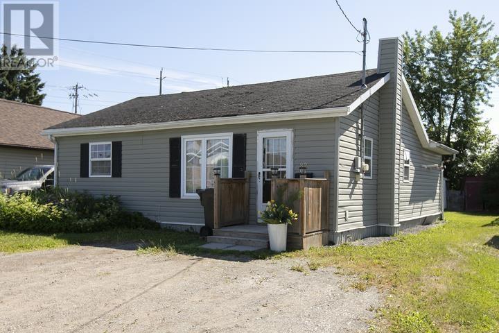 82 Cameron Ave, Sault Ste. Marie, Ontario P6B 4X2 - Photo 1 - SM261803