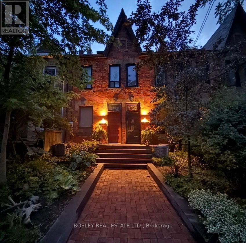 16 Blong Avenue, Toronto, Ontario  M4M 1P2 - Photo 2 - E13598236