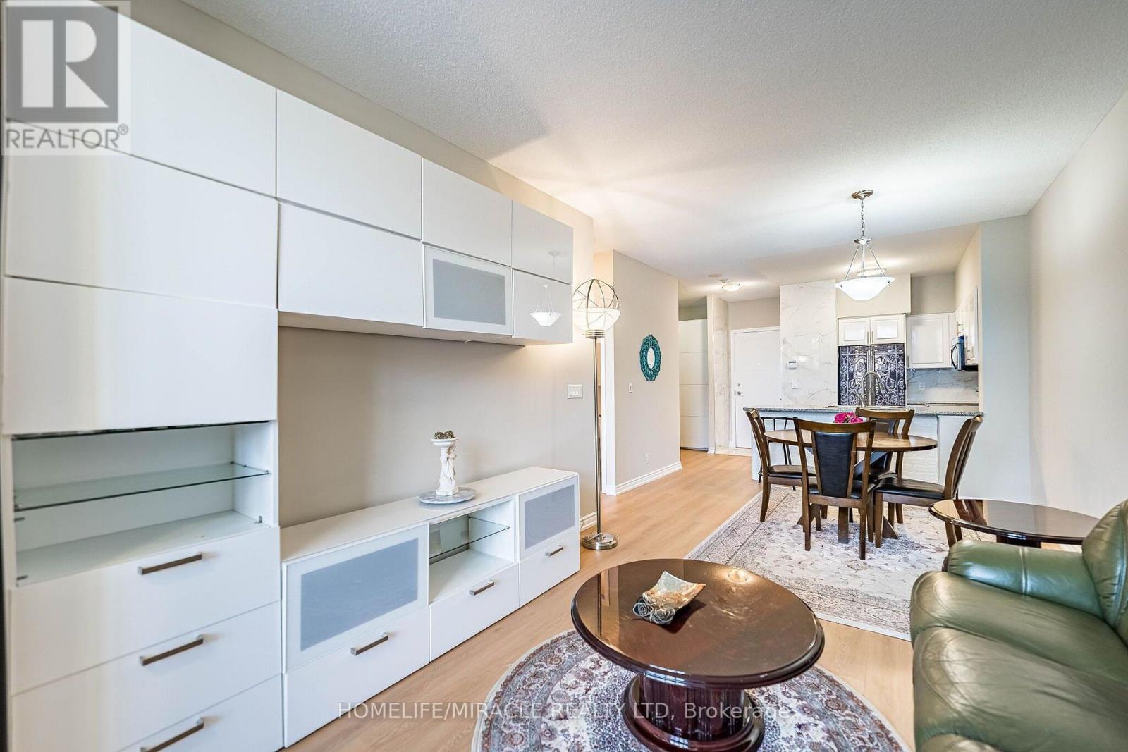121 - 18 HARDING BOULEVARD