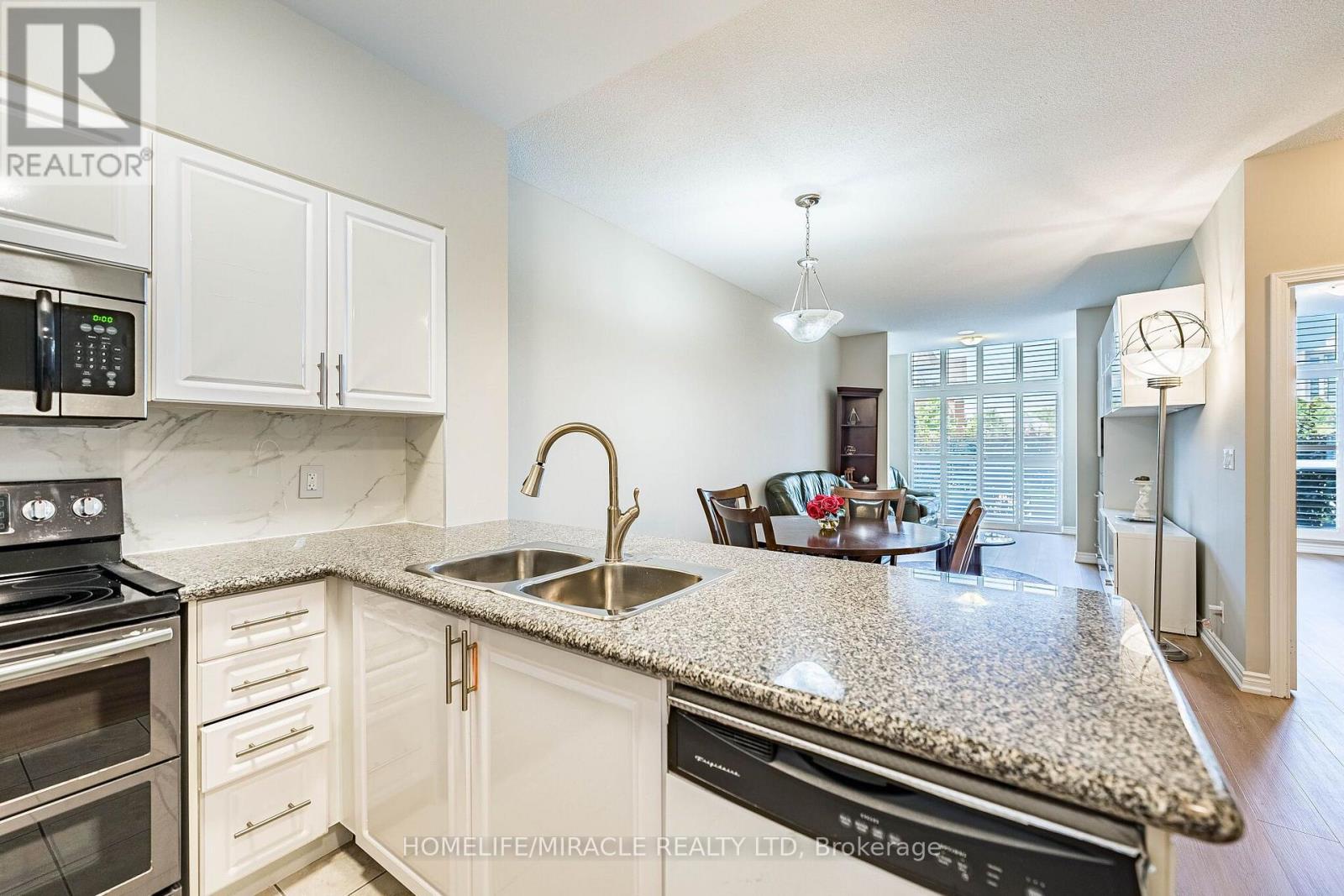 121 - 18 HARDING BOULEVARD, Richmond Hill, Ontario