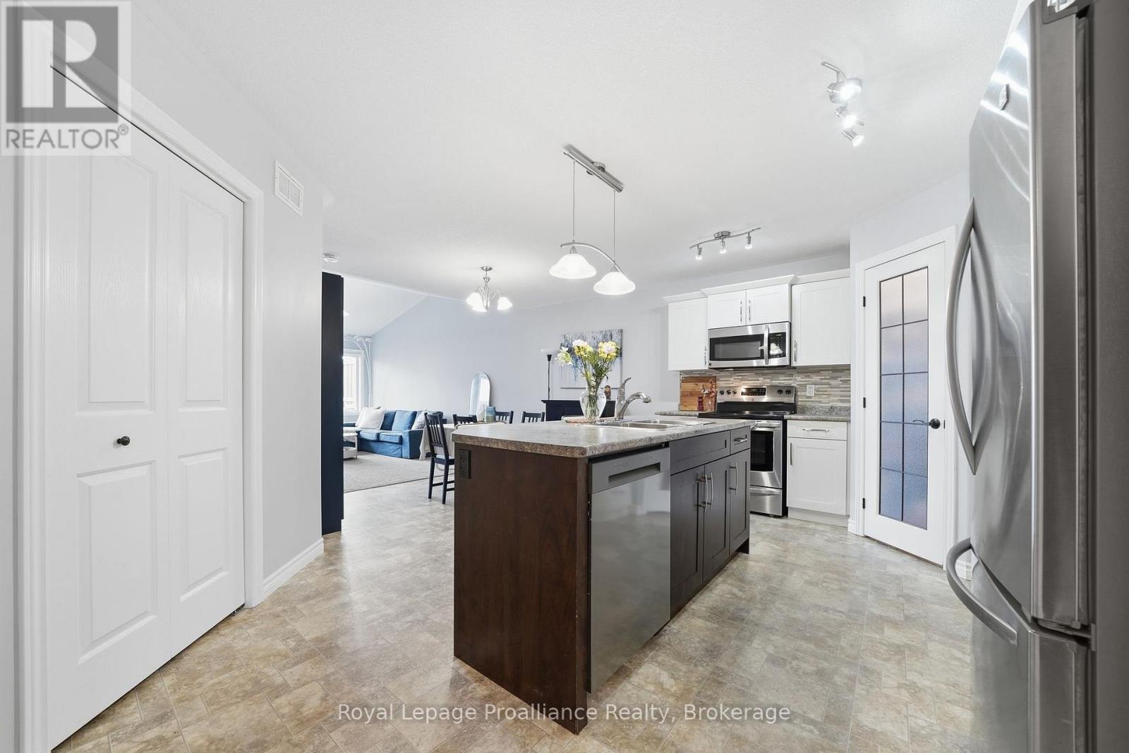 33 Chinook Street, Belleville, Ontario  K8P 0C6 - Photo 10 - X13635308