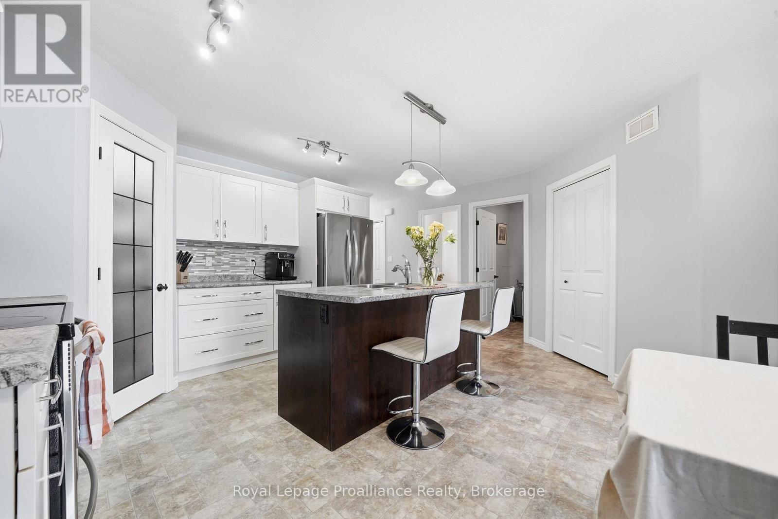 33 Chinook Street, Belleville, Ontario  K8P 0C6 - Photo 14 - X13635308