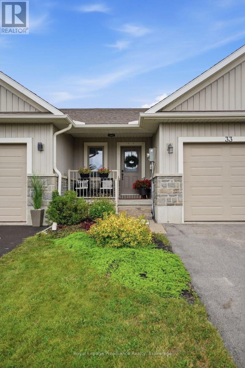 33 Chinook Street, Belleville, Ontario  K8P 0C6 - Photo 4 - X13635308