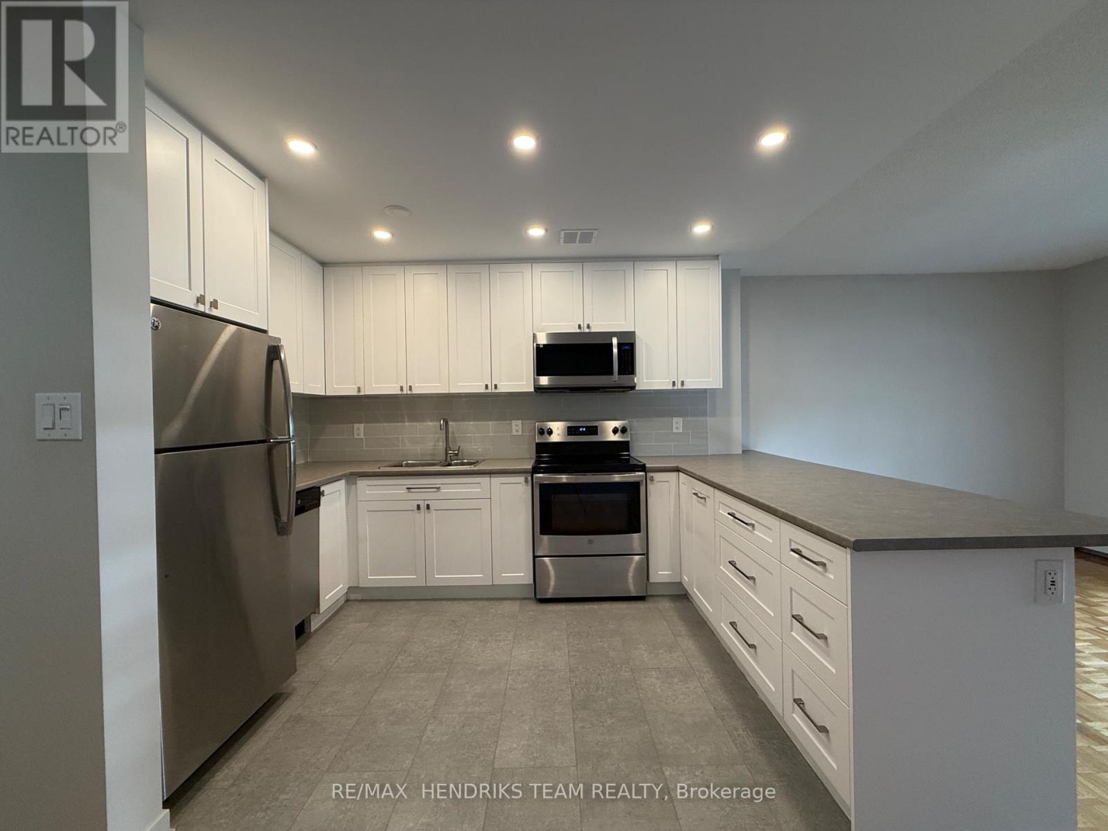 203 - 33 Leaside Drive, St. Catharines, Ontario  L2M 4G2 - Photo 2 - X13635422
