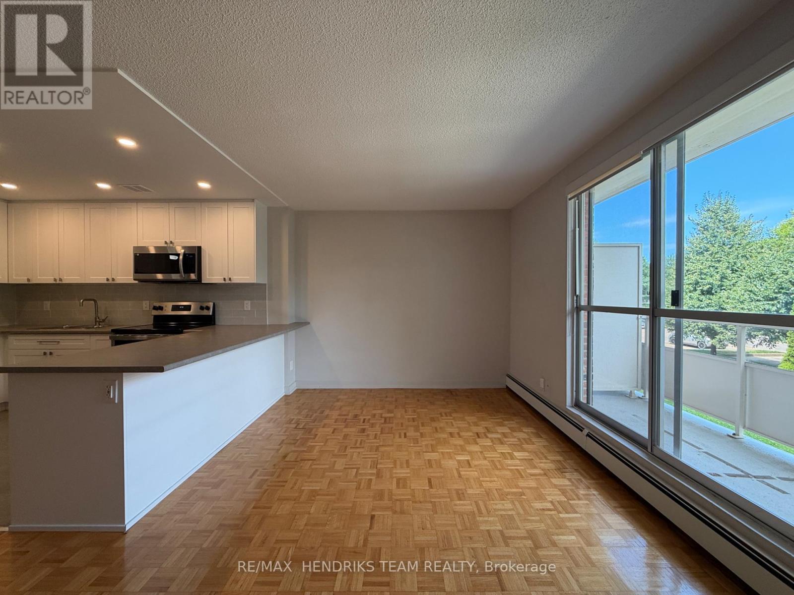 203 - 33 Leaside Drive, St. Catharines, Ontario  L2M 4G2 - Photo 5 - X13635422