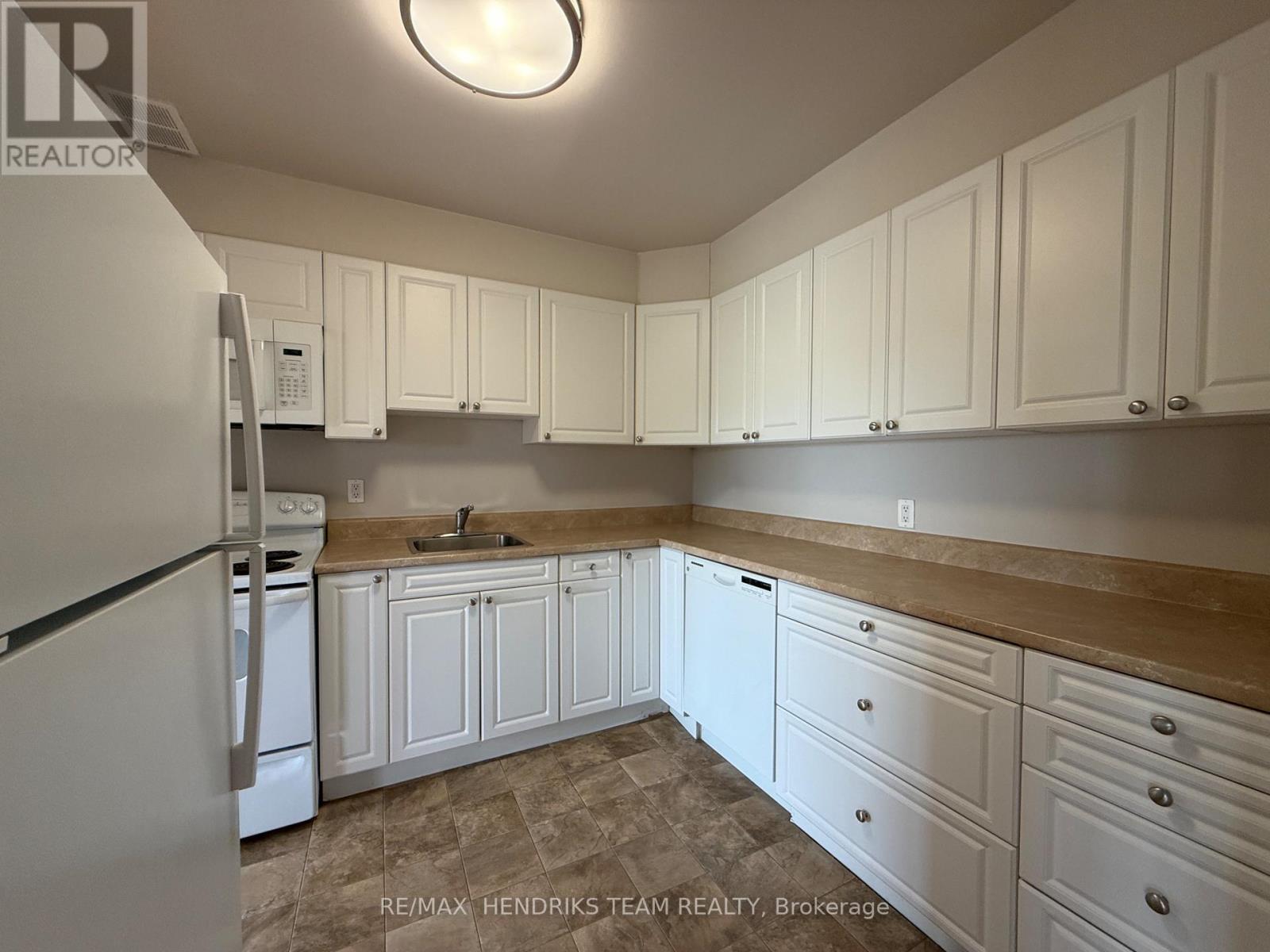 809 - 60 Windward Street, St. Catharines, Ontario  L2M 4H2 - Photo 2 - X13635450