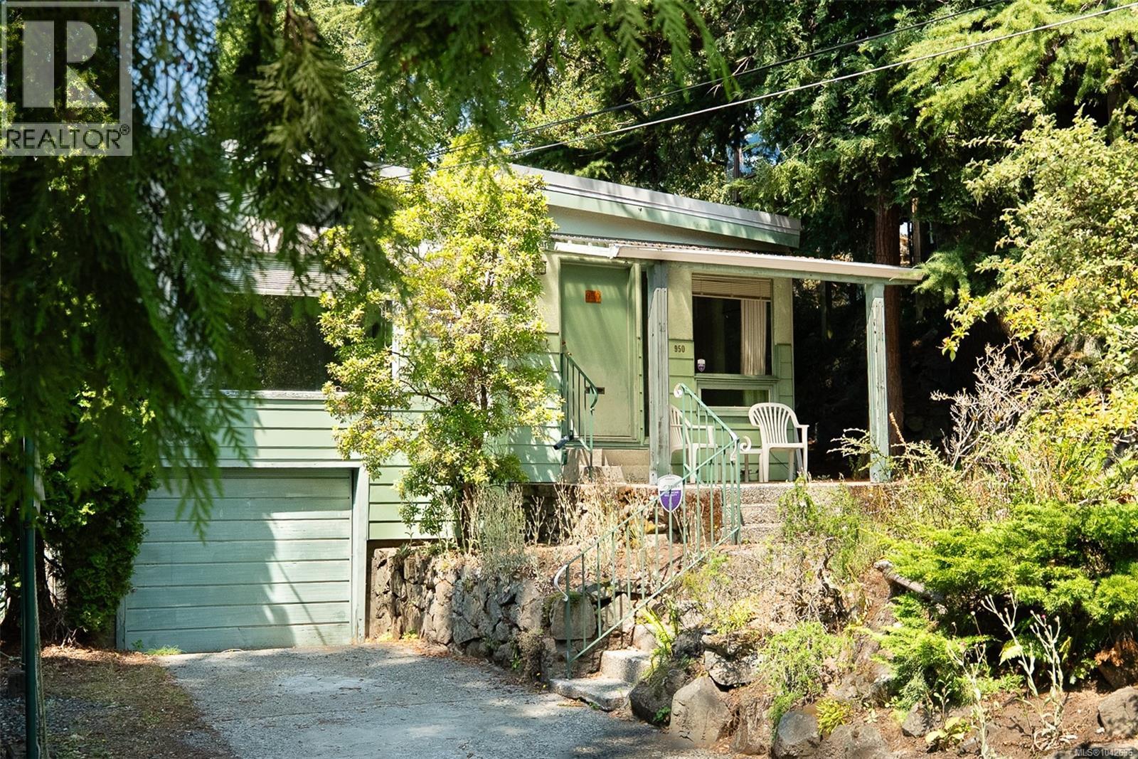 950 Dunn Ave, Saanich, British Columbia