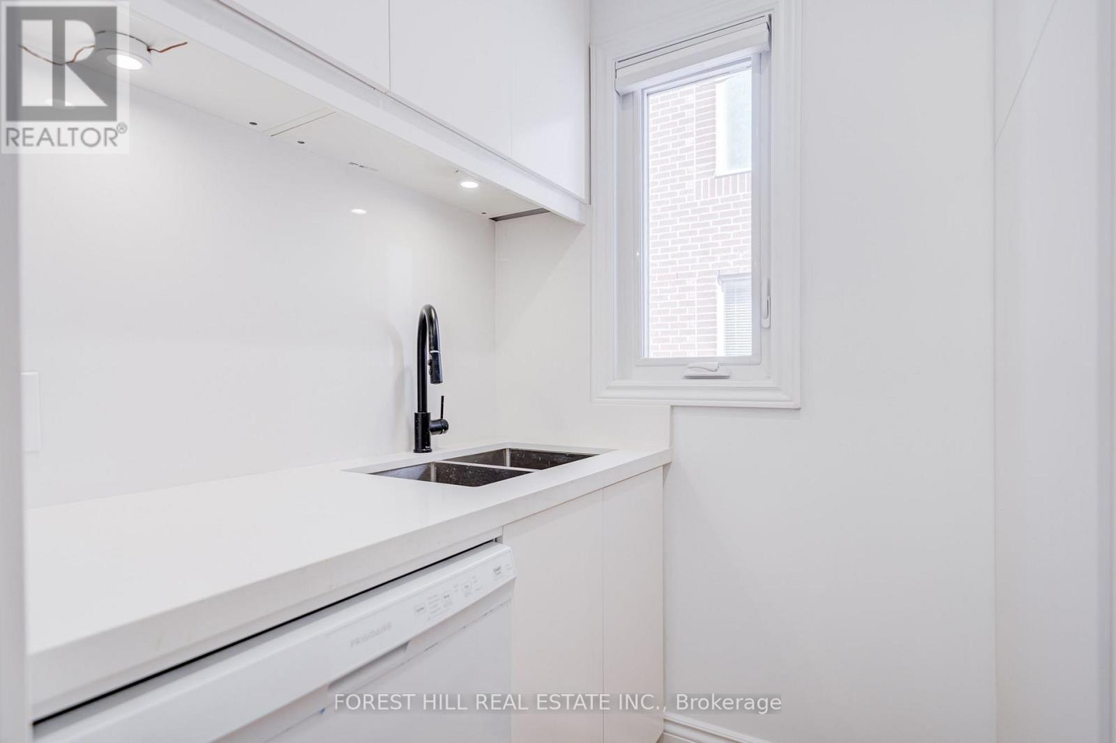 5 - 85 Vaughan Road, Toronto, Ontario  M6C 2L9 - Photo 18 - C13635436
